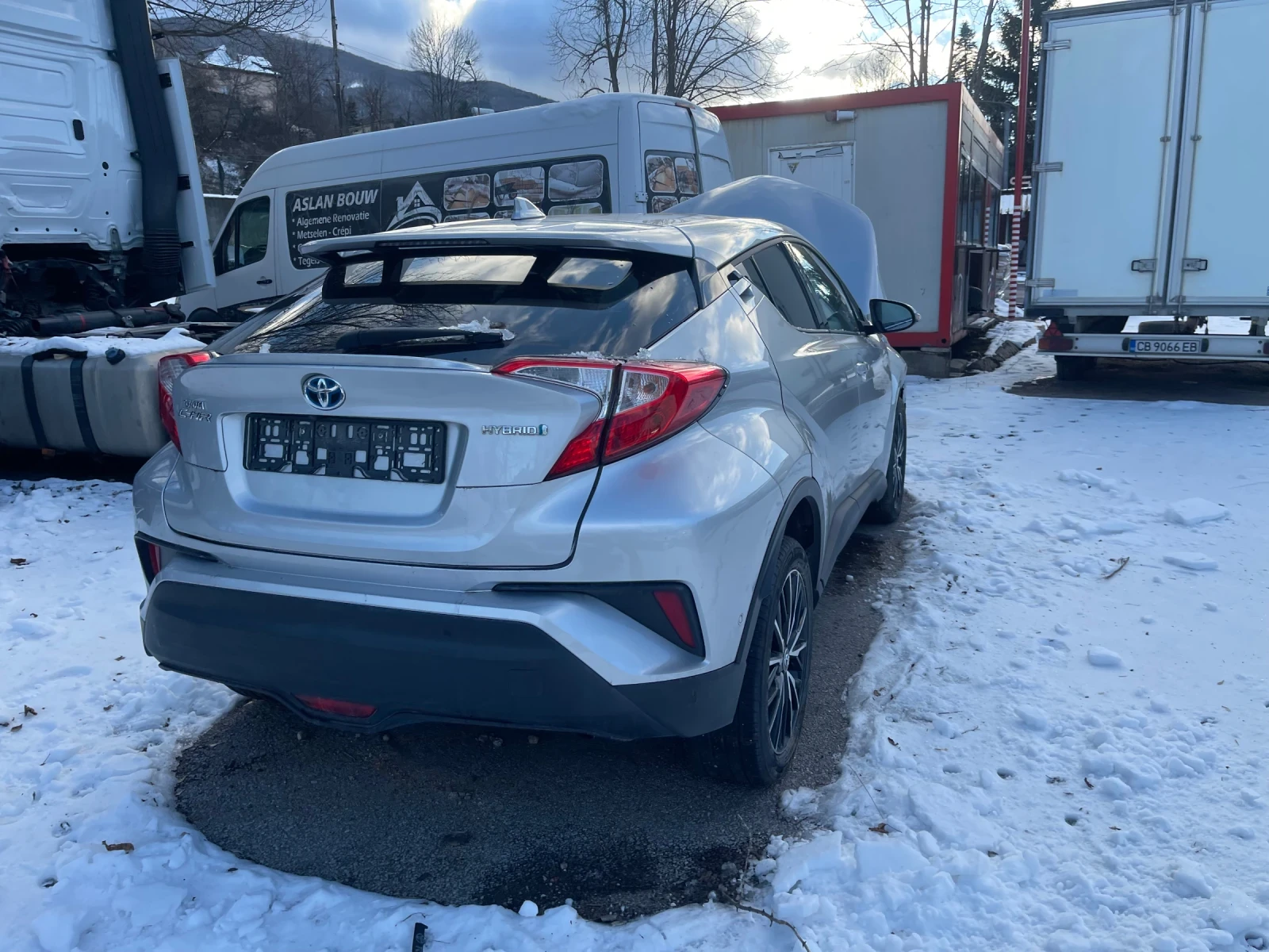 Toyota C-HR Hybrid 2.0 ка 150 коня - На части или цяла  - изображение 5