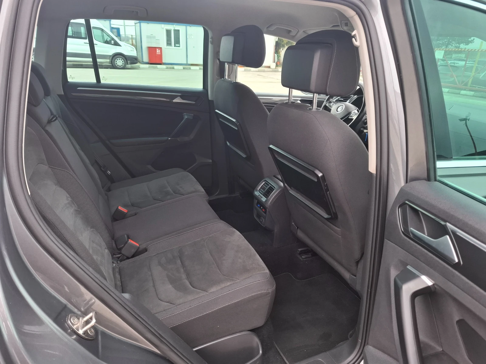 VW Tiguan 2.0TDI Дигитал 4х4 Navi - изображение 9