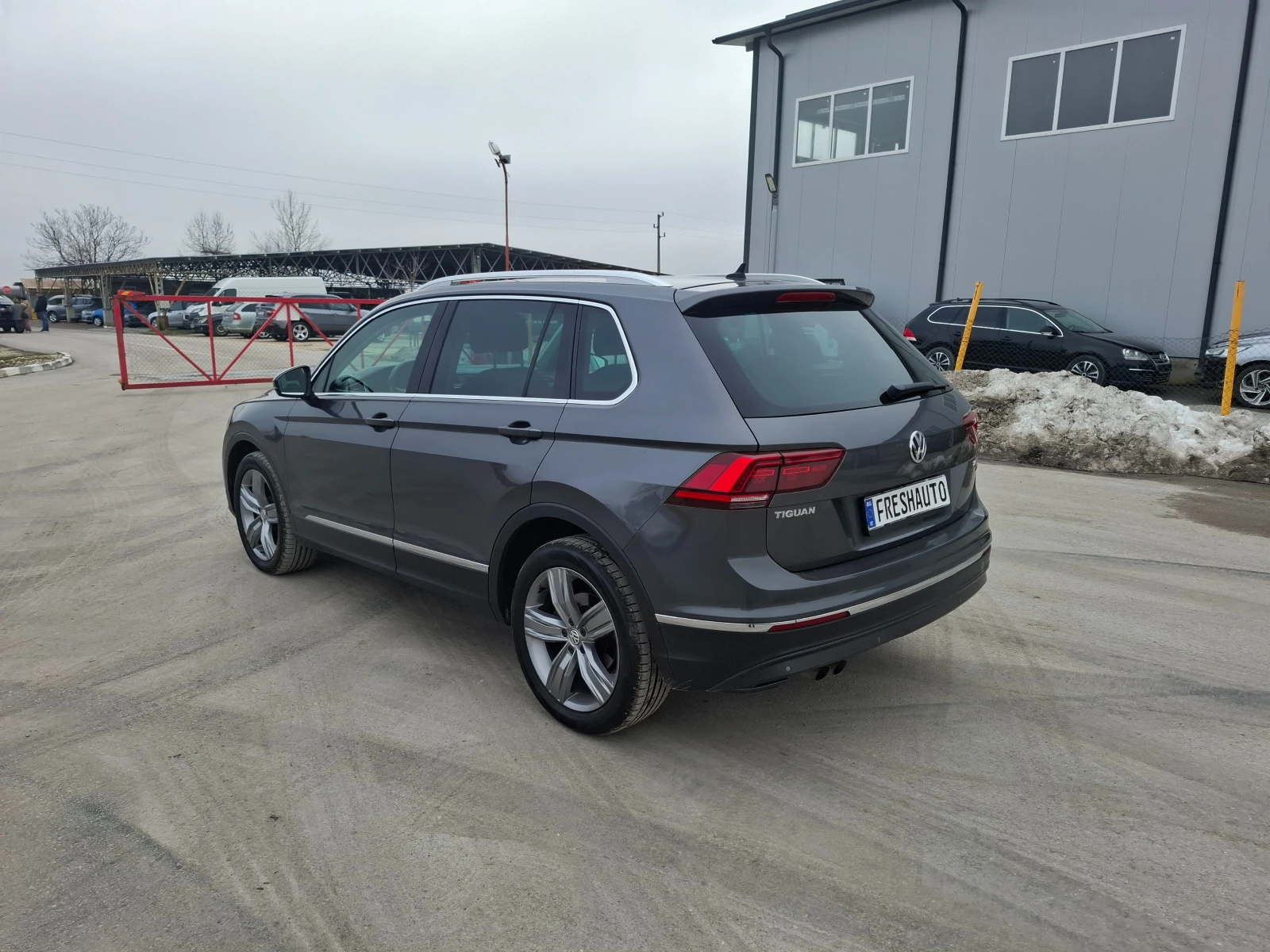 VW Tiguan 2.0TDI Дигитал 4х4 Navi - изображение 4