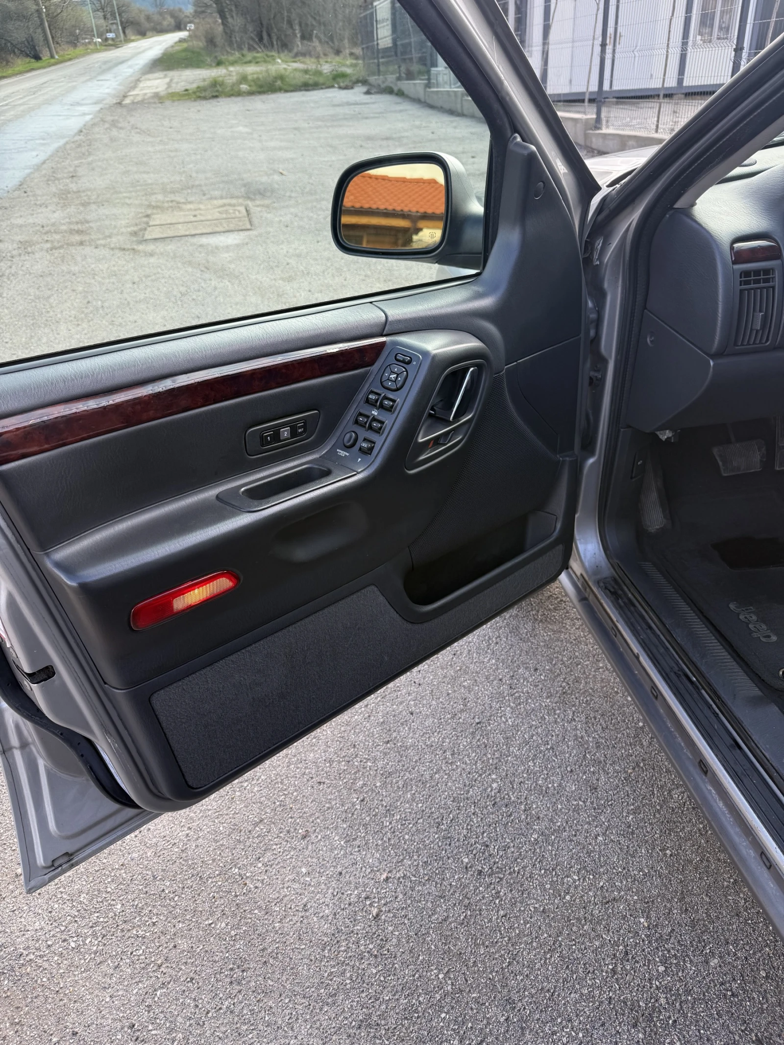 Jeep Grand cherokee 4.7 Limited LPG, снимка 10 - Автомобили и джипове - 54037932