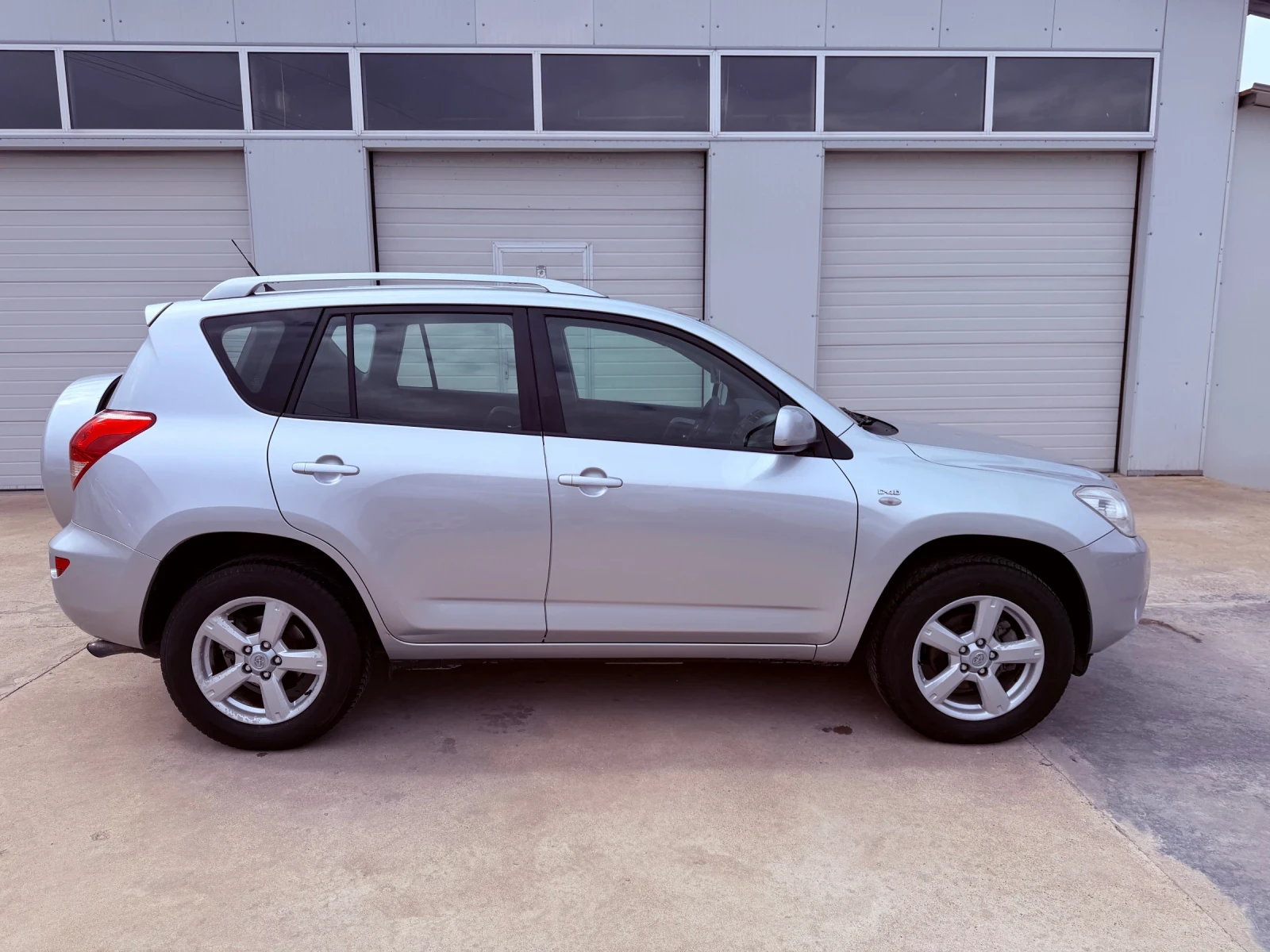 Toyota Rav4 2.2D4D 136k.c* 4x4* UNIKAT* 3 броя, снимка 14 - Автомобили и джипове - 54061413