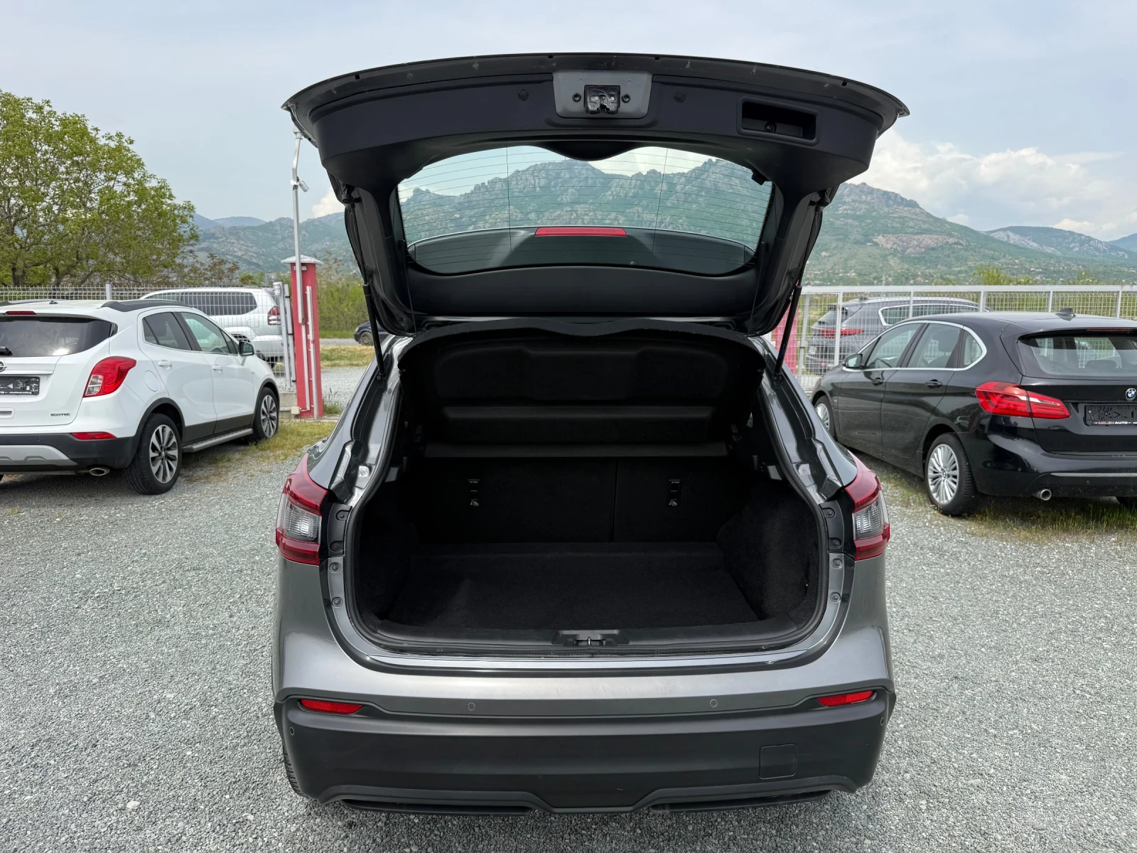 Nissan Qashqai (KATO НОВА), снимка 13 - Автомобили и джипове - 54478952