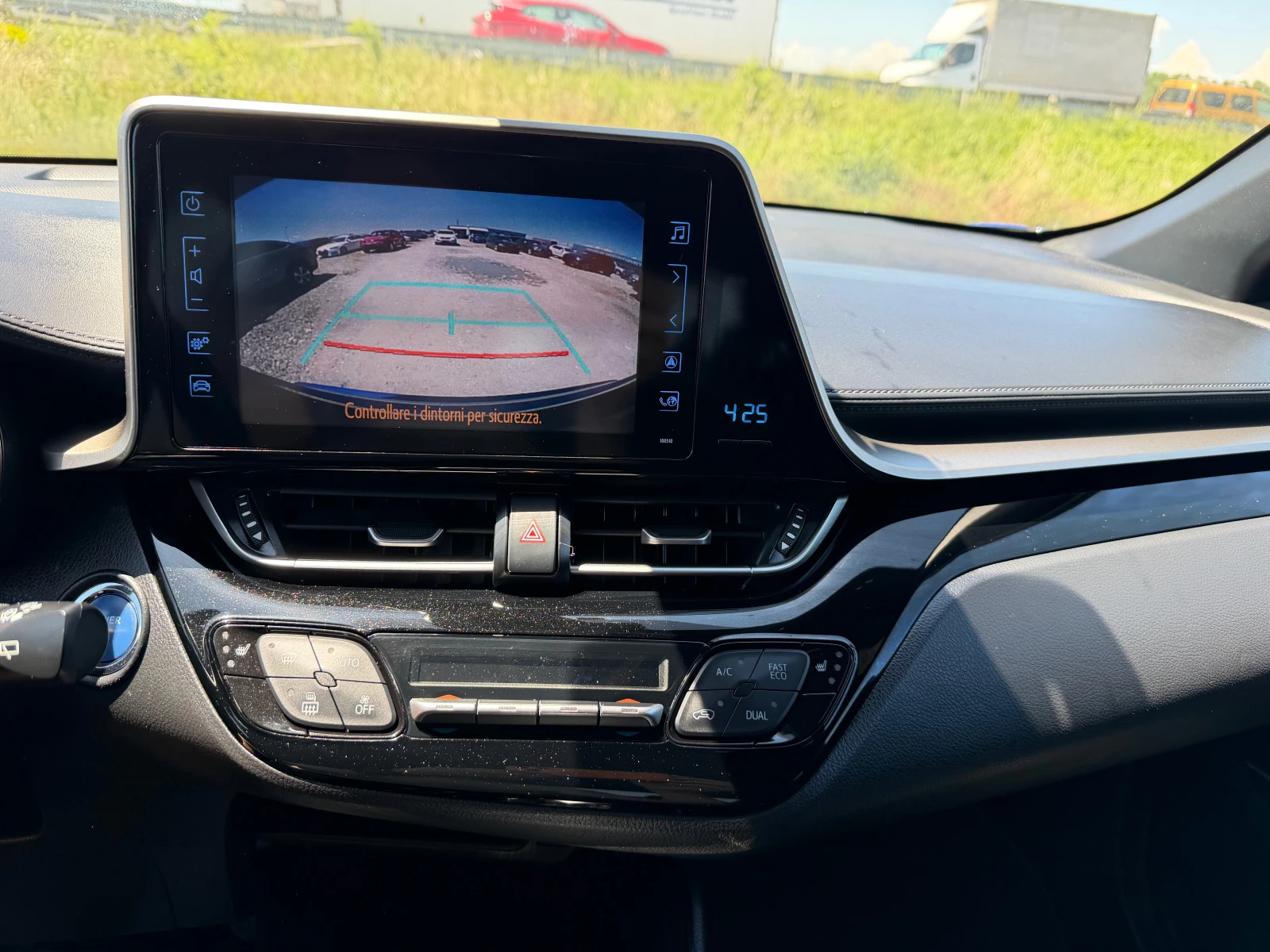 Toyota C-HR 1.8 HYBRID(КАТО НОВА), снимка 14 - Автомобили и джипове - 54771663