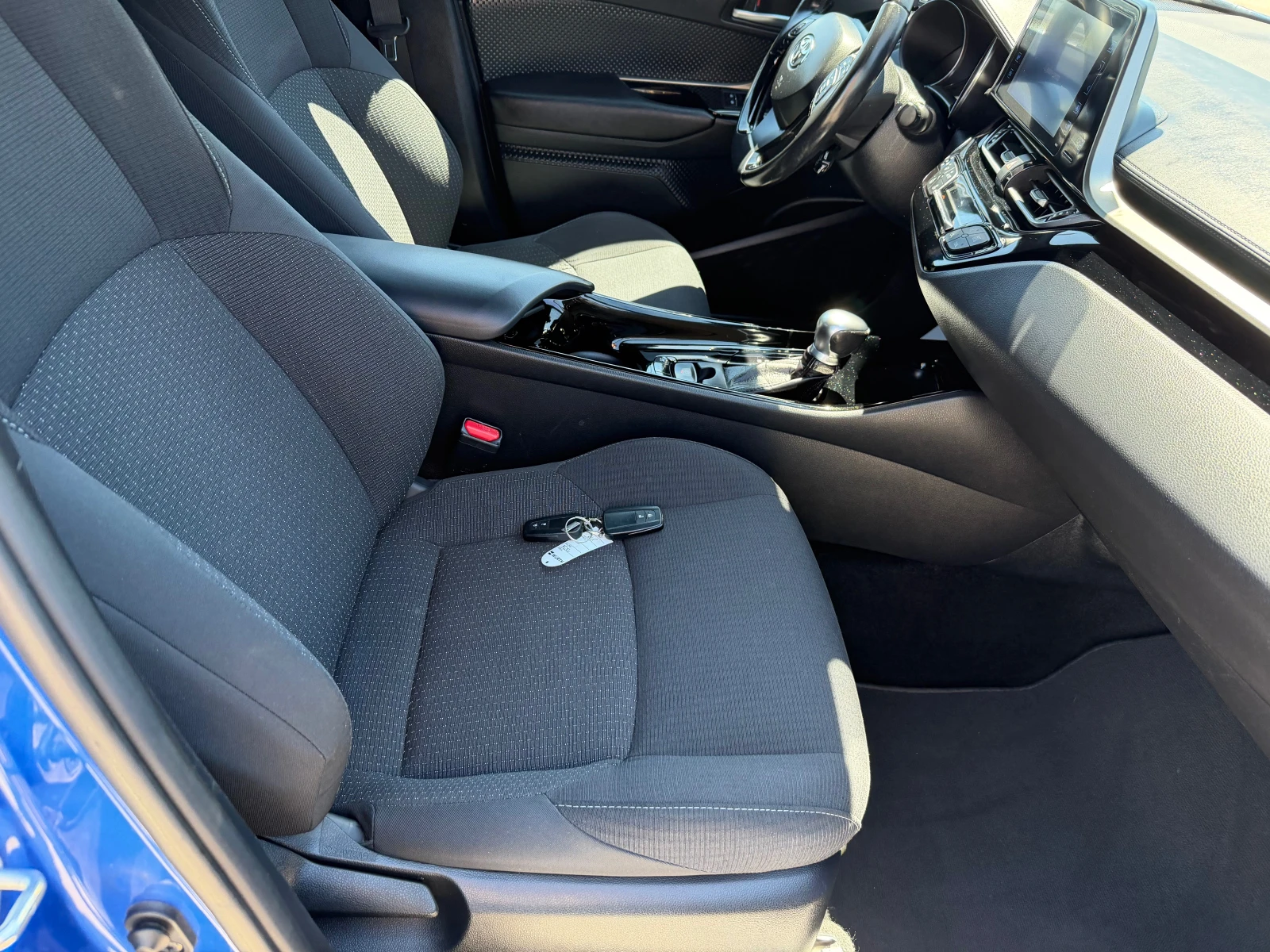 Toyota C-HR 1.8 HYBRID(КАТО НОВА), снимка 10 - Автомобили и джипове - 54771663