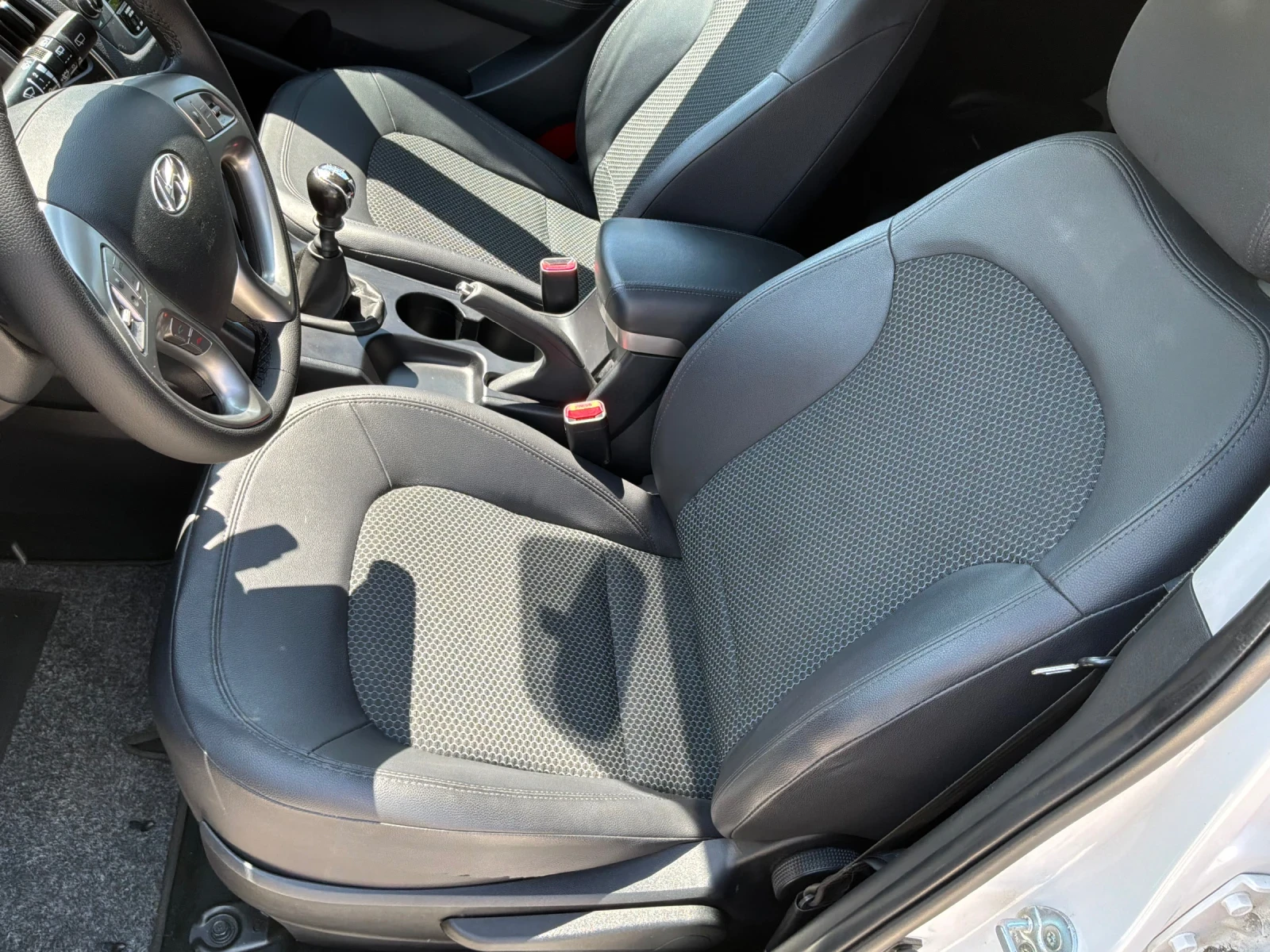 Hyundai IX35 1.6i 135к.с 6ск. Кожа 131000км., снимка 8 - Автомобили и джипове - 55299971