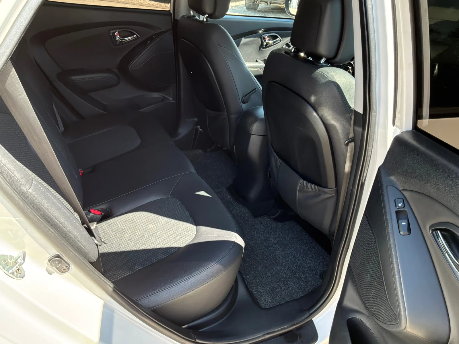 Hyundai IX35 1.6i 135к.с 6ск. Кожа 131000км., снимка 14 - Автомобили и джипове - 55299971