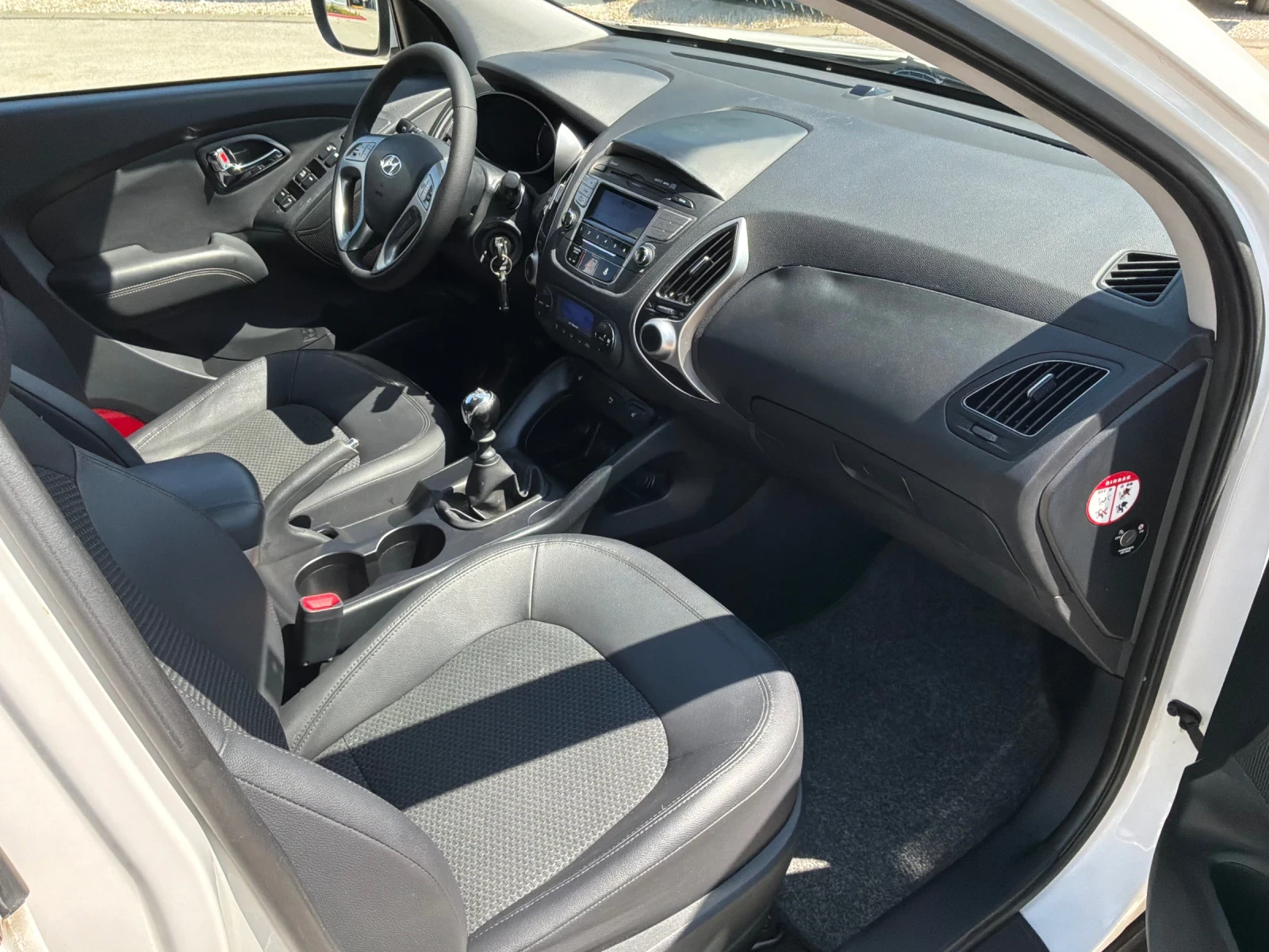 Hyundai IX35 1.6i 135к.с 6ск. Кожа 131000км., снимка 15 - Автомобили и джипове - 55299971