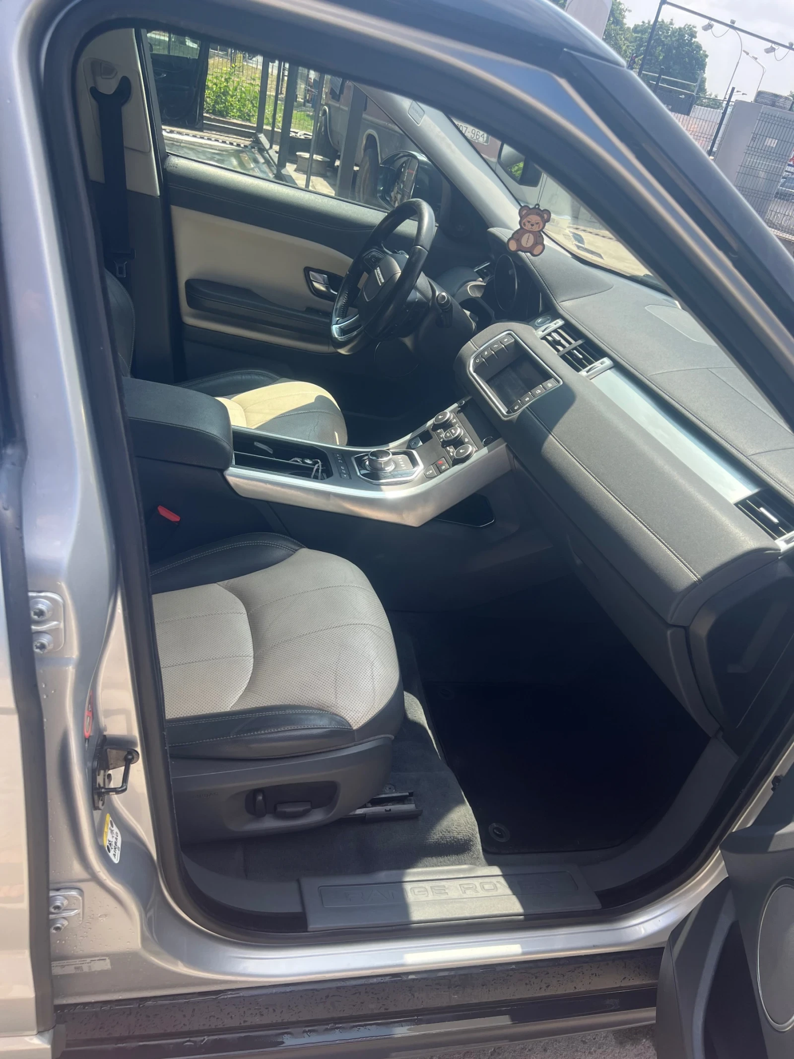 Land Rover Range Rover Evoque 01.11.2016 2.0D 180hp Range Rover, снимка 11 - Автомобили и джипове - 55374318