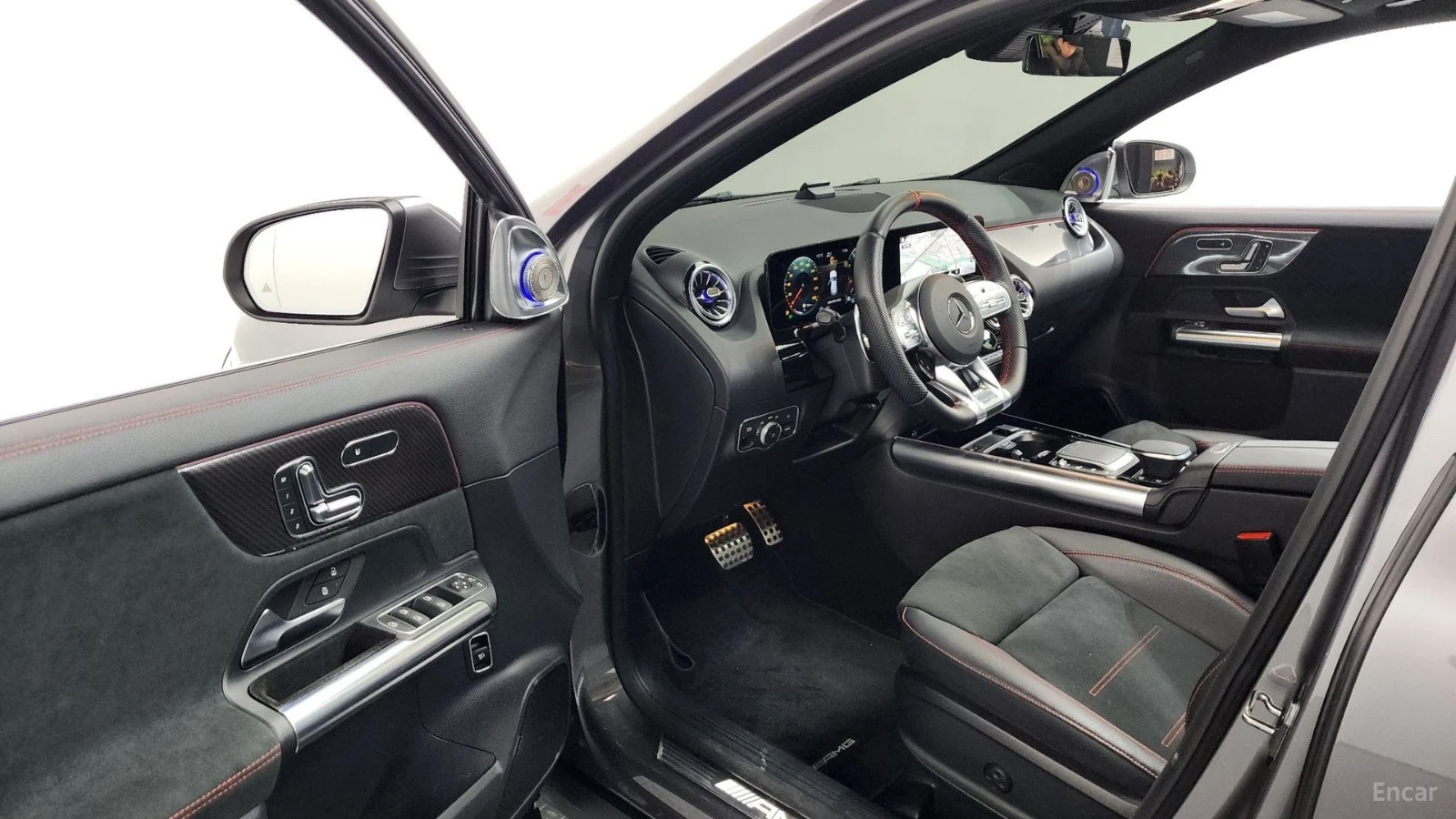 Mercedes-Benz GLA 45 AMG* КОЖА* НАВИ* ПАНО* КАМЕРА, снимка 8 - Автомобили и джипове - 55445003