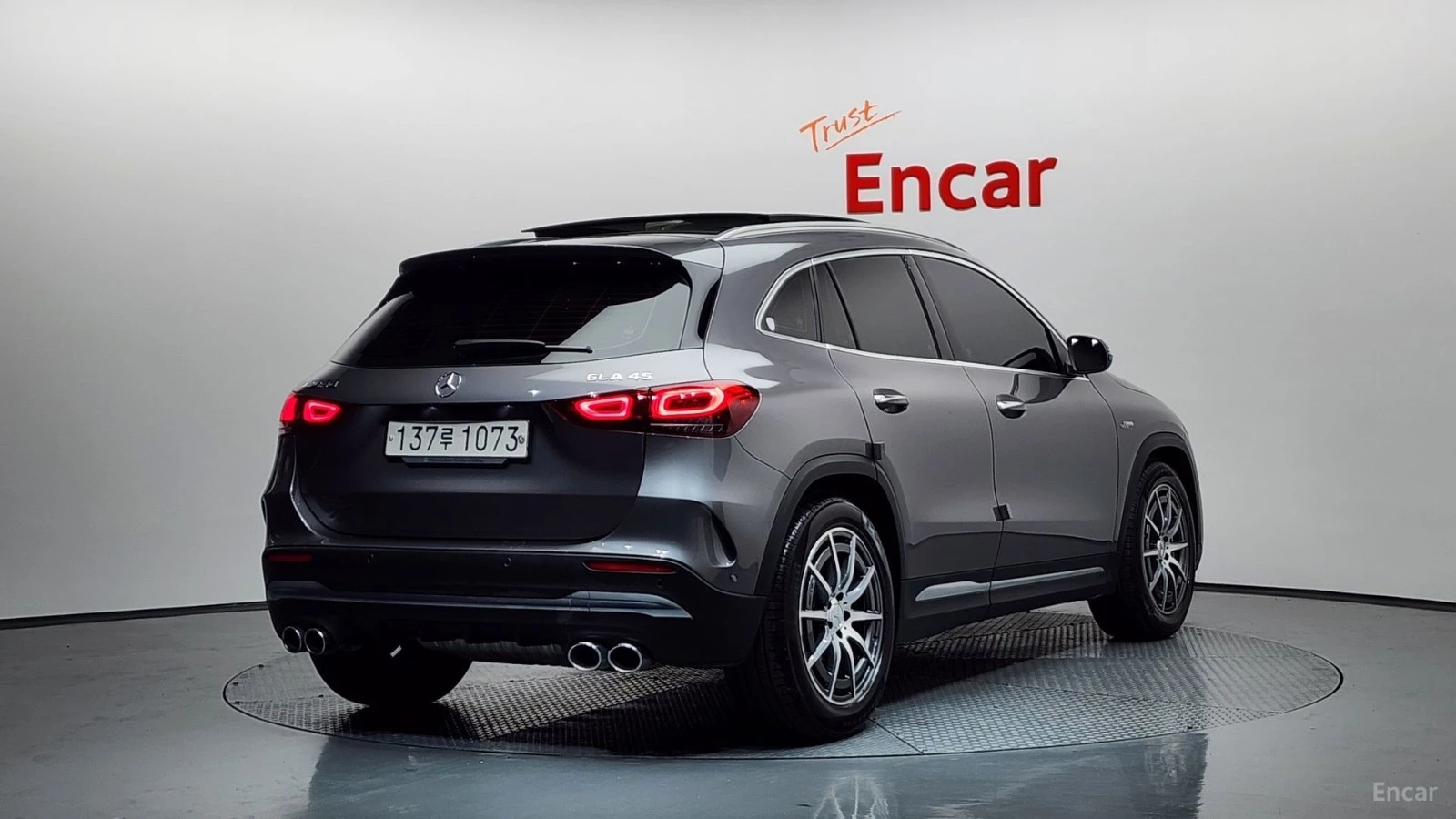 Mercedes-Benz GLA 45 AMG* КОЖА* НАВИ* ПАНО* КАМЕРА, снимка 2 - Автомобили и джипове - 55445003