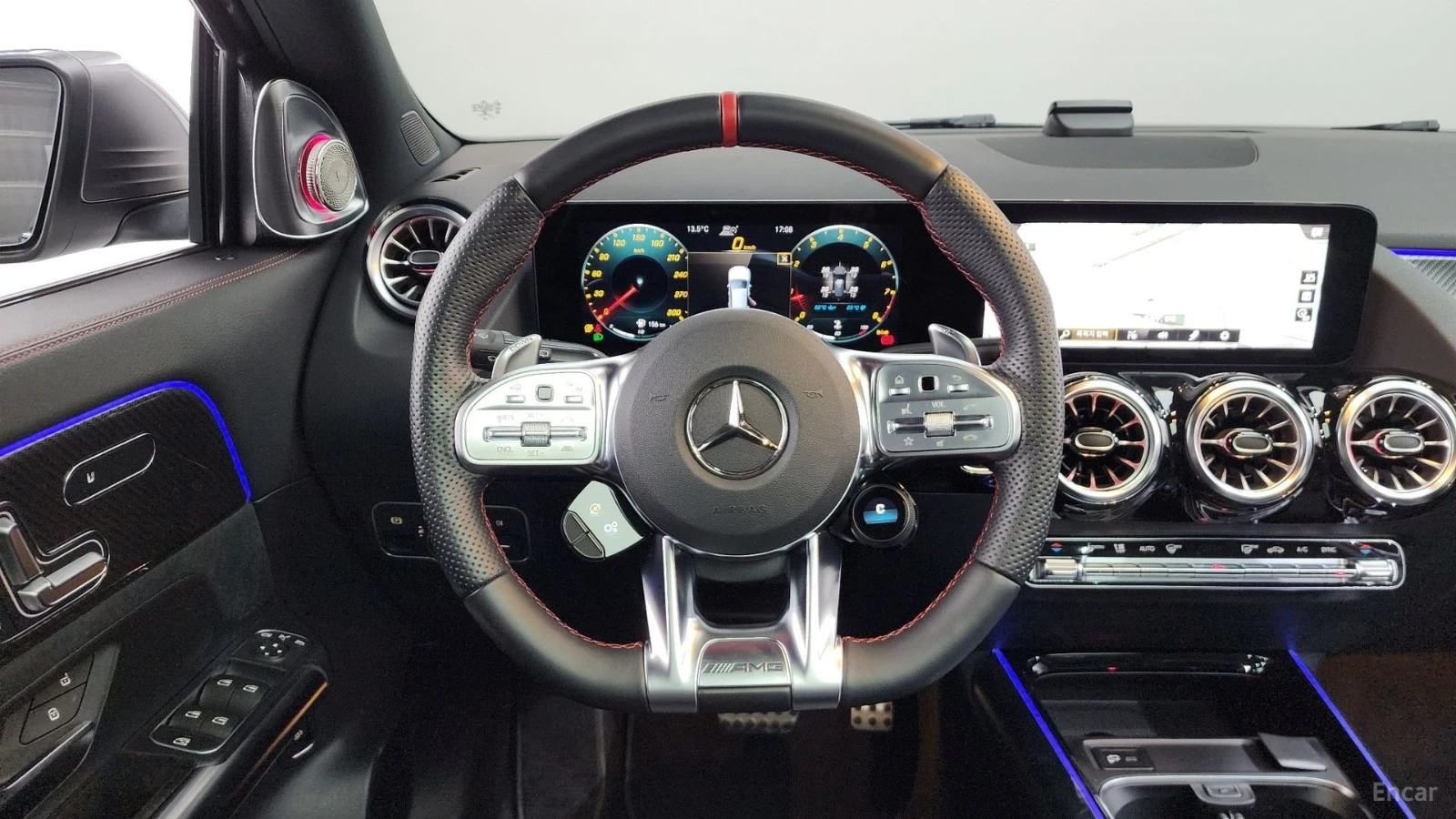 Mercedes-Benz GLA 45 AMG* КОЖА* НАВИ* ПАНО* КАМЕРА, снимка 11 - Автомобили и джипове - 55445003
