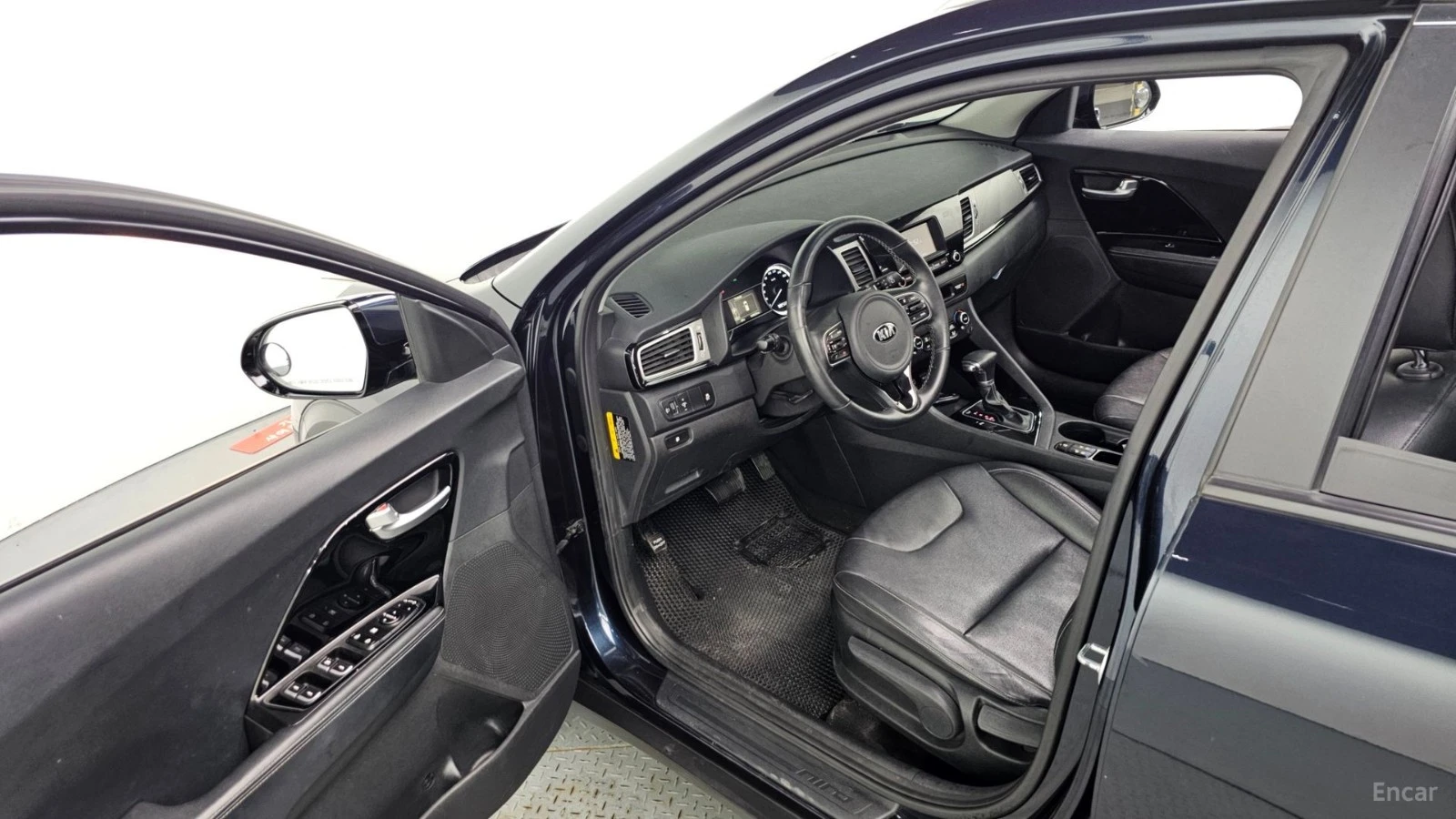 Kia Niro Prestige* КОЖА* ОБДУХВ* ПАНО, снимка 8 - Автомобили и джипове - 55576900