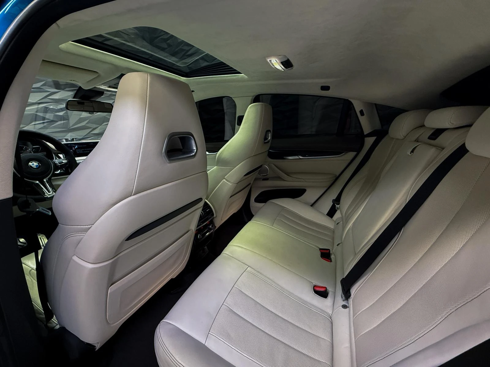 BMW X6 M XDRIVE* M-PACK* B&O* CAM* PANO* HUD* ОБДУХВ* MEM, снимка 8 - Автомобили и джипове - 55664140