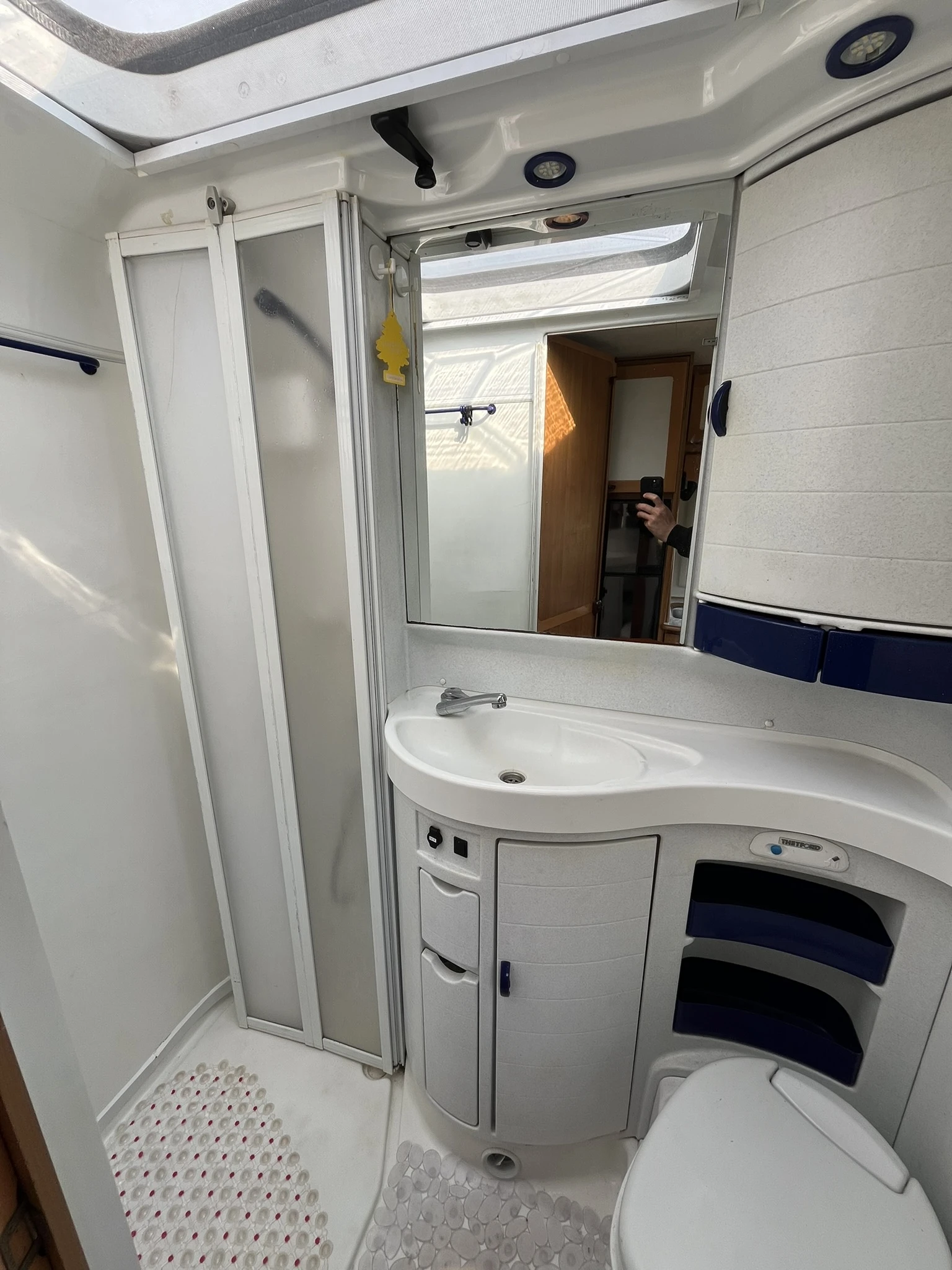 Кемпер Mercedes-Benz Hymer - изображение 10