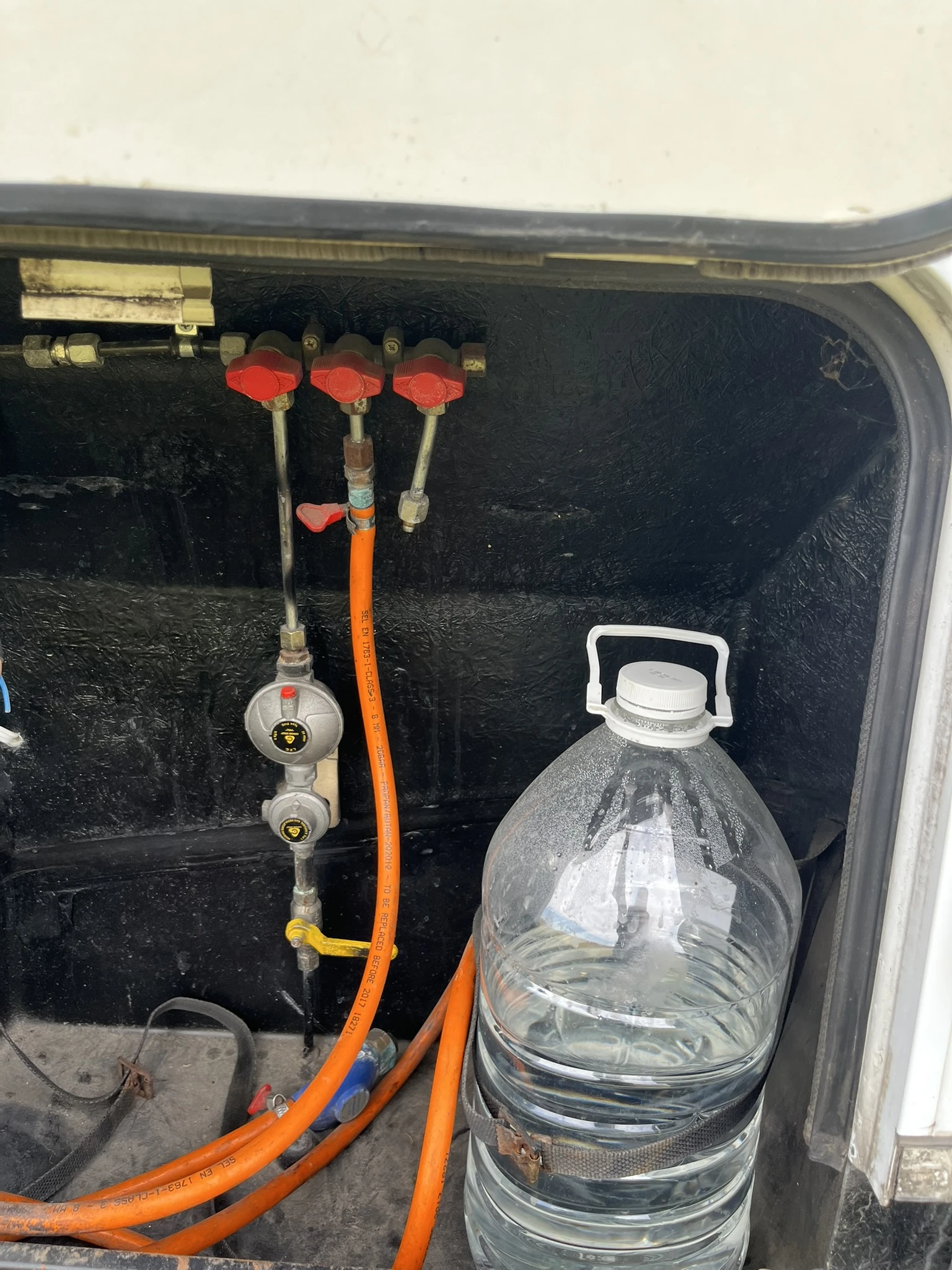 Кемпер Mercedes-Benz Hymer, снимка 16 - Каравани и кемпери - 53762726