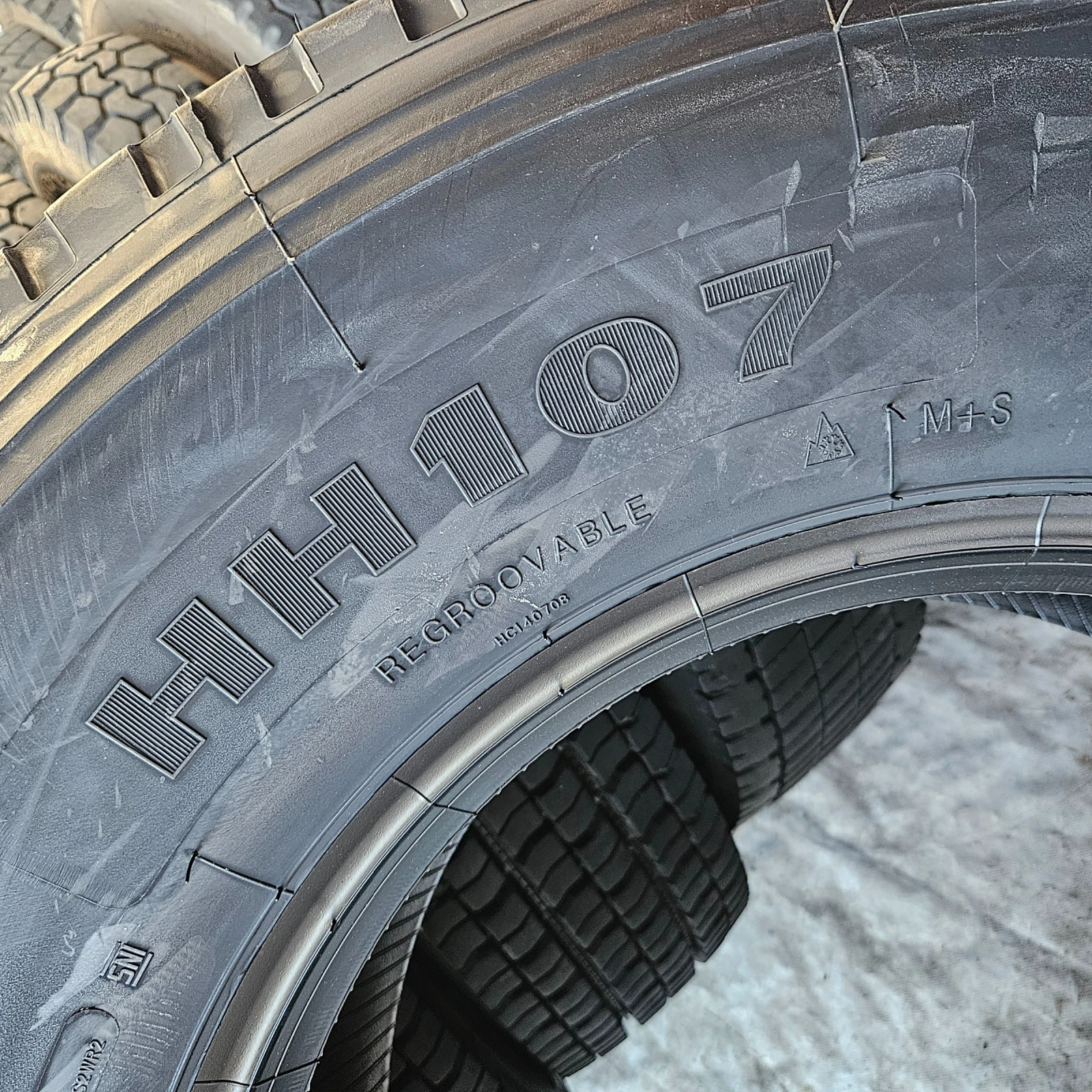 Гуми, снимка 9 - Гуми и джанти - 56077259