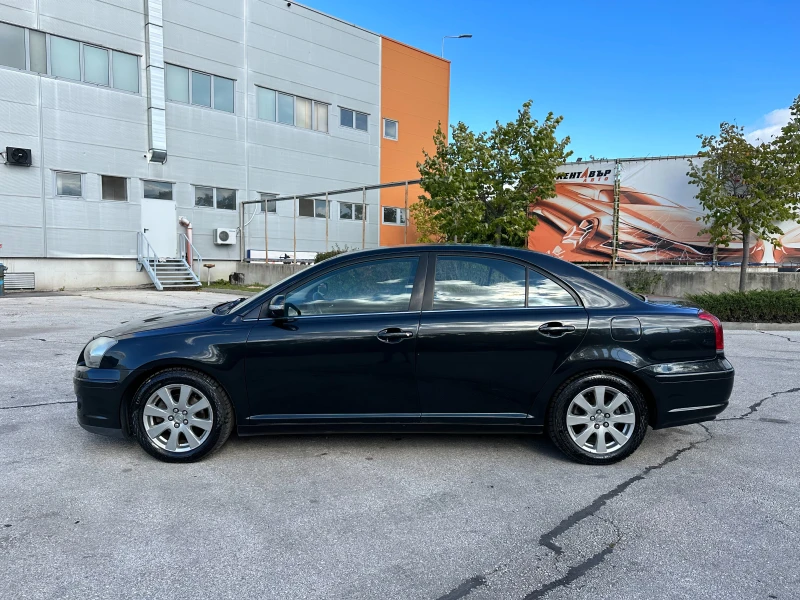 Toyota Avensis 1.6i Facelift, снимка 2 - Автомобили и джипове - 47417527