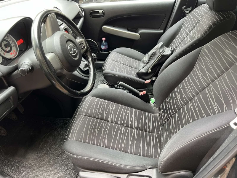 Mazda 2, снимка 6 - Автомобили и джипове - 48420008