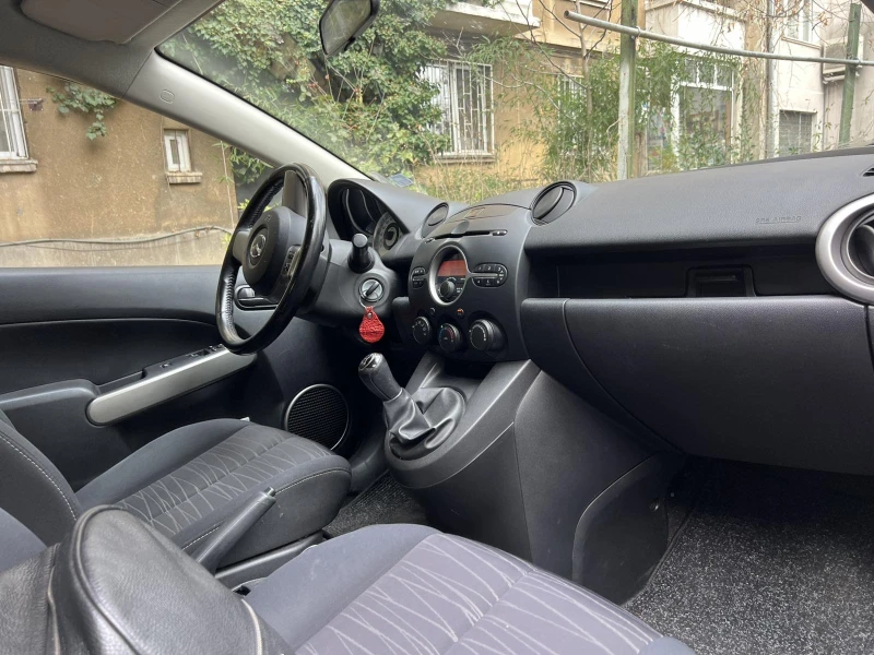 Mazda 2, снимка 5 - Автомобили и джипове - 48420008