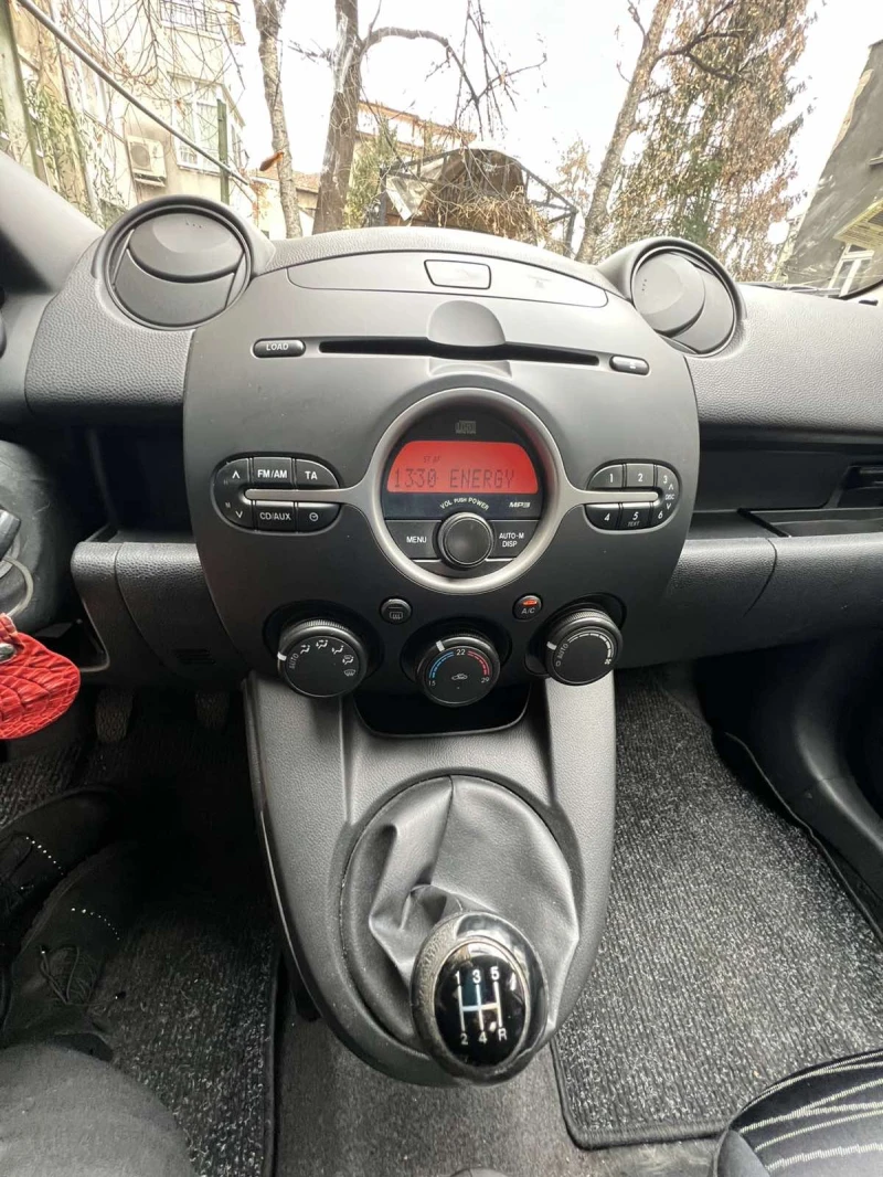 Mazda 2, снимка 11 - Автомобили и джипове - 48420008