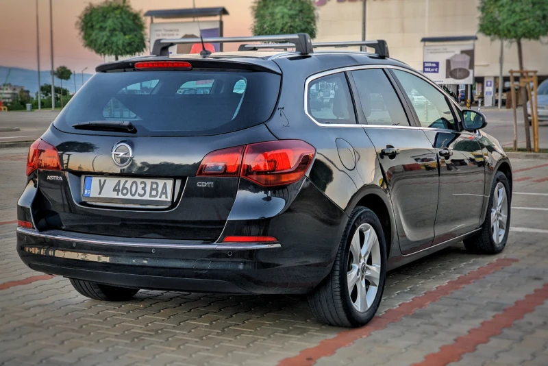 Opel Astra J COSMO 1.7 CDTI 131 к.с FACELIFT КАСКО , снимка 3 - Автомобили и джипове - 52338022