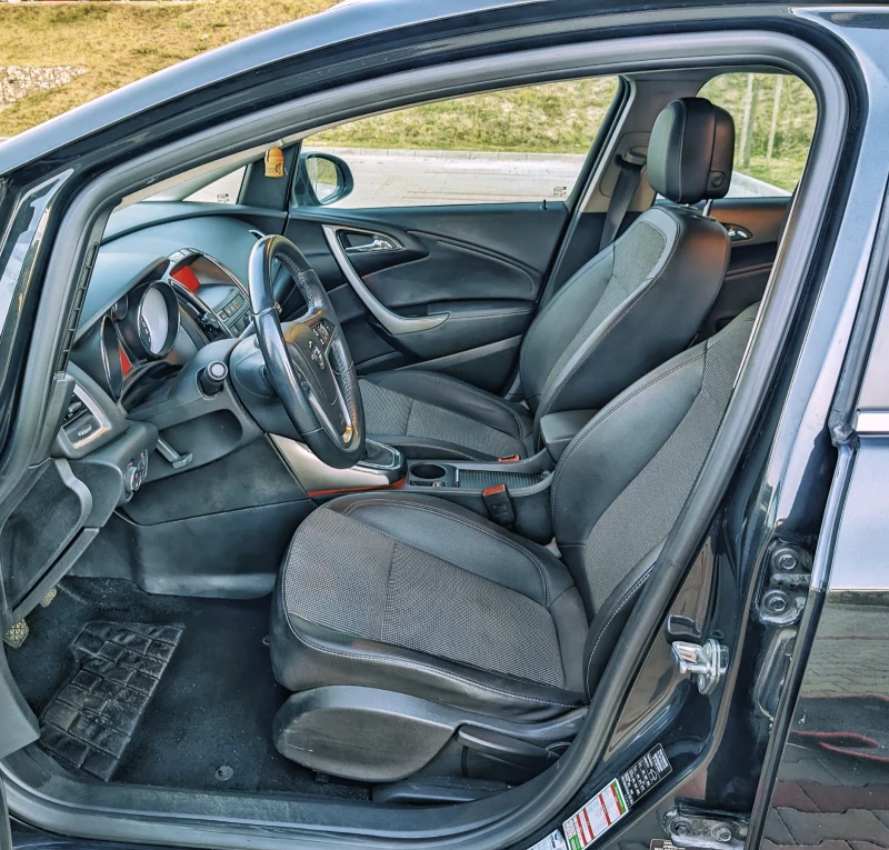 Opel Astra J COSMO 1.7 CDTI 131 к.с FACELIFT КАСКО , снимка 6 - Автомобили и джипове - 52338022