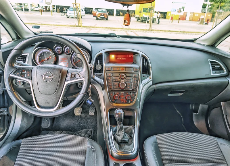 Opel Astra J COSMO 1.7 CDTI 131 к.с FACELIFT КАСКО , снимка 7 - Автомобили и джипове - 52338022