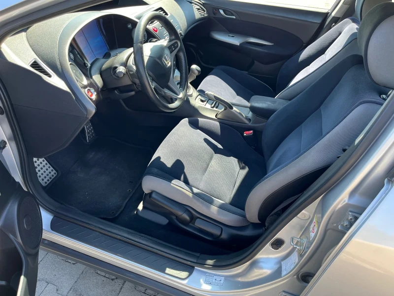 Honda Civic 2.2 i-cdti, снимка 10 - Автомобили и джипове - 52680399