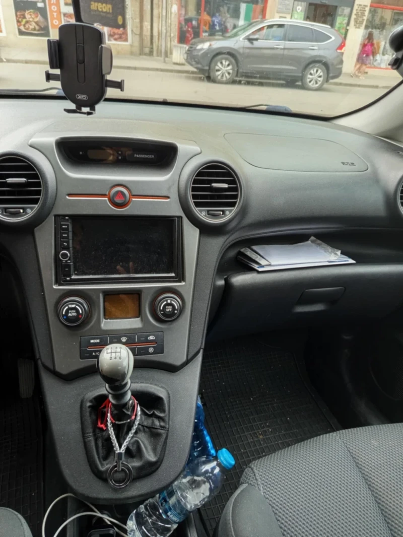 Kia Carens, снимка 2 - Автомобили и джипове - 52456535