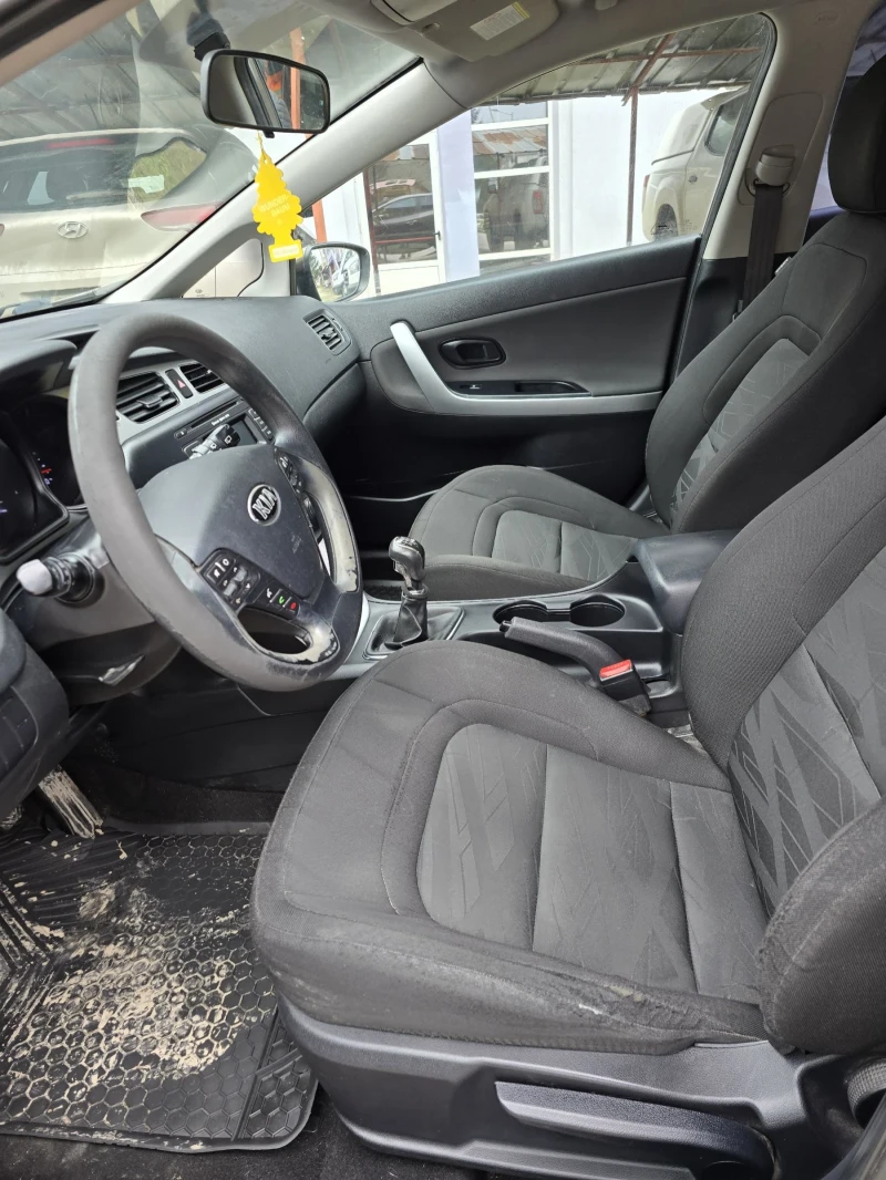 Kia Ceed 1.4 CRDi, снимка 5 - Автомобили и джипове - 53360359