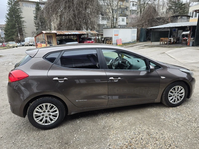 Kia Ceed 1.4 CRDi, снимка 9 - Автомобили и джипове - 53360359