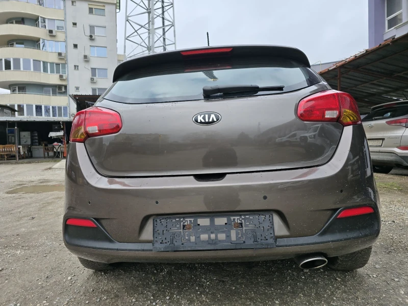Kia Ceed 1.4 CRDi, снимка 10 - Автомобили и джипове - 53360359