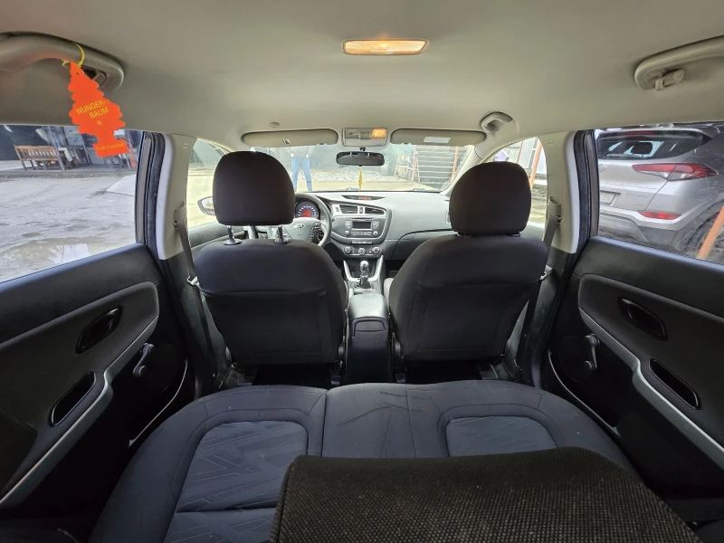 Kia Ceed 1.4 CRDi, снимка 2 - Автомобили и джипове - 53360359