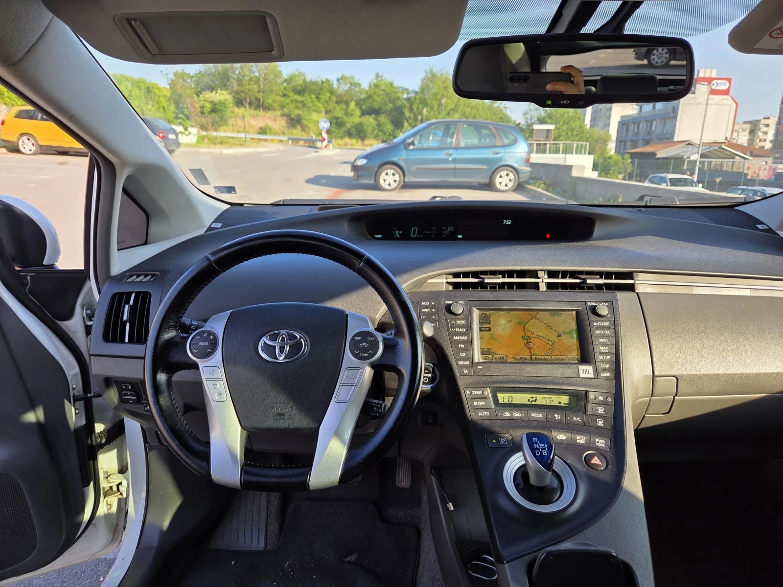Toyota Prius 1.8 HIBRID - изображение 4