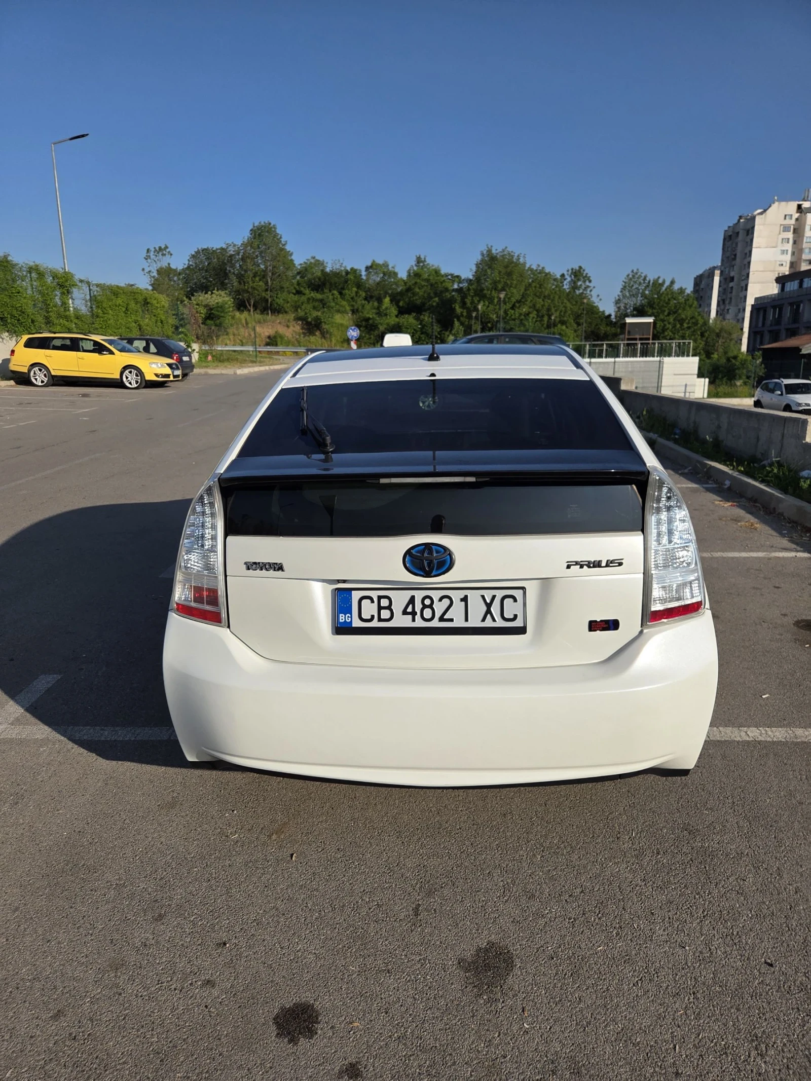 Toyota Prius 1.8 HIBRID - изображение 3