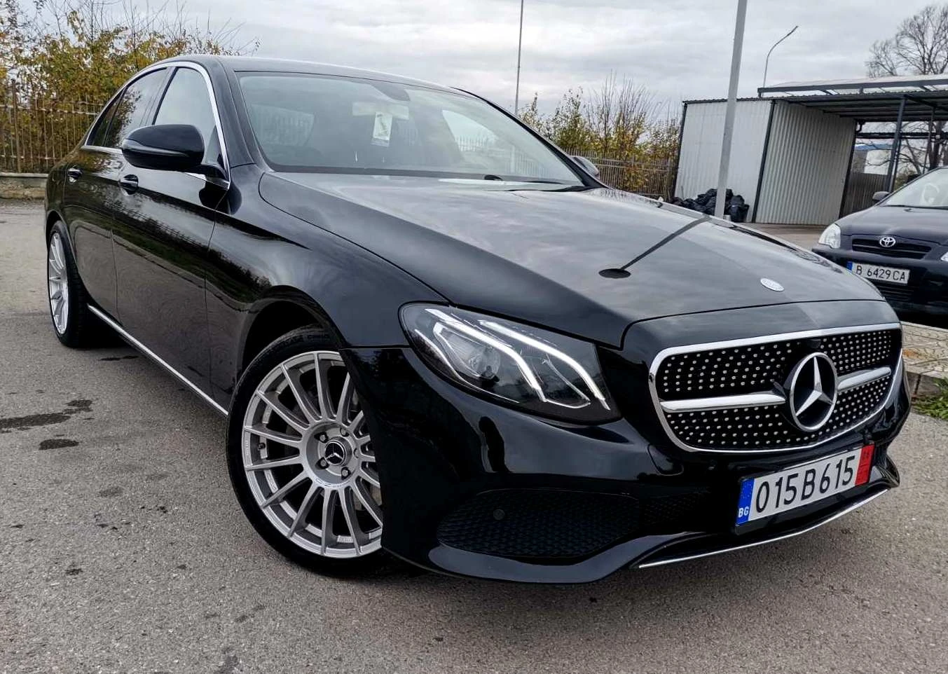 Mercedes-Benz E 350 КАТО ЧИСТО НОВ/AMG-PACK* 9G-TRONIC - изображение 3