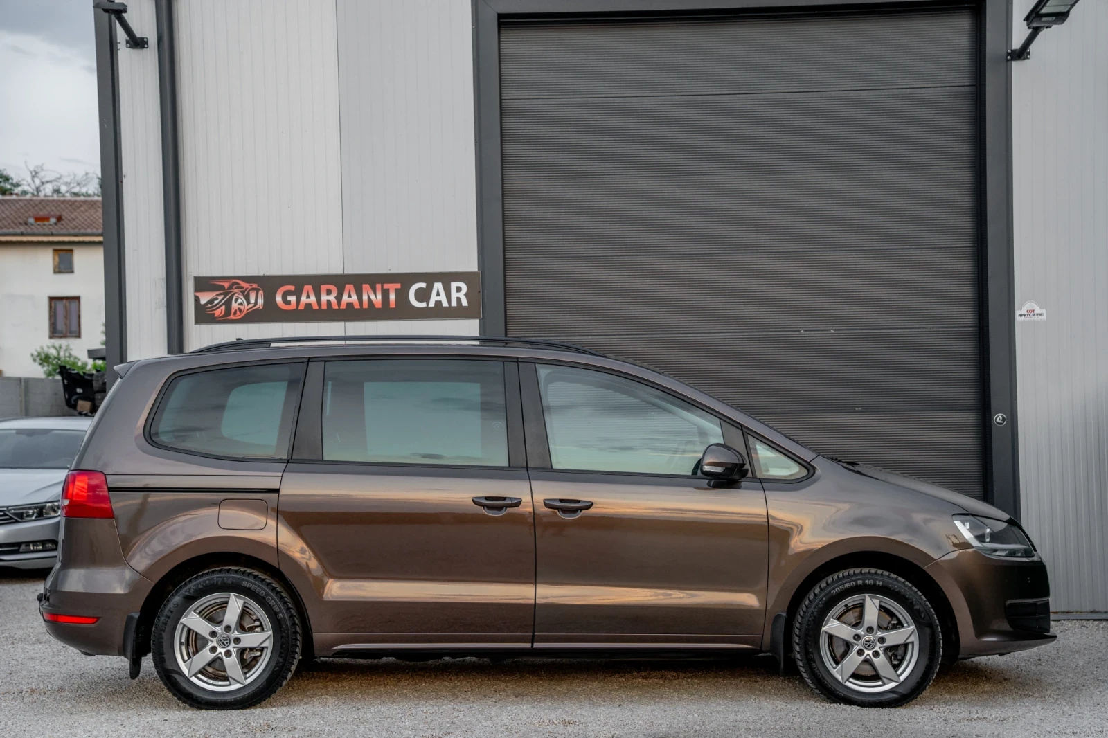 VW Sharan 2 0tdi 6sk 7m - изображение 4
