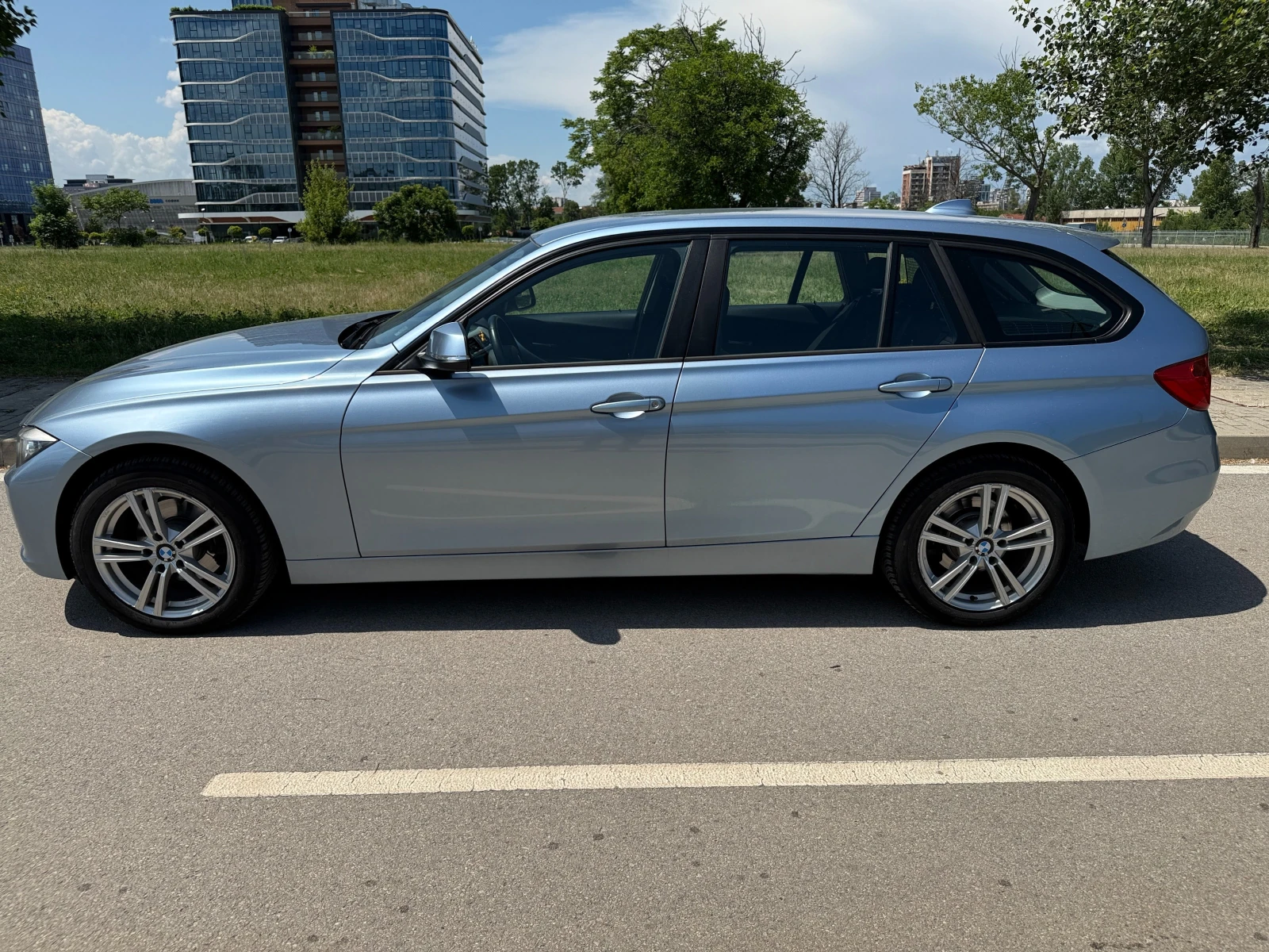 BMW 320 Xdrive, снимка 4 - Автомобили и джипове - 54949613