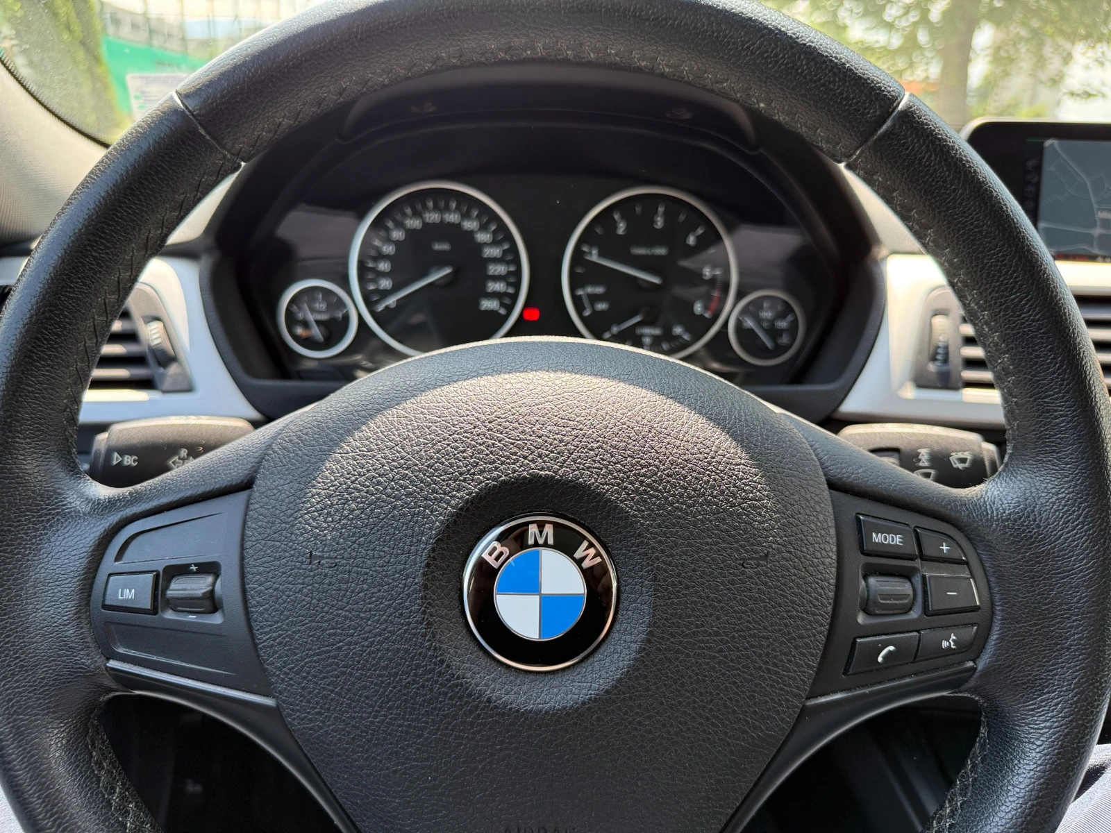 BMW 320 Xdrive, снимка 11 - Автомобили и джипове - 54949613