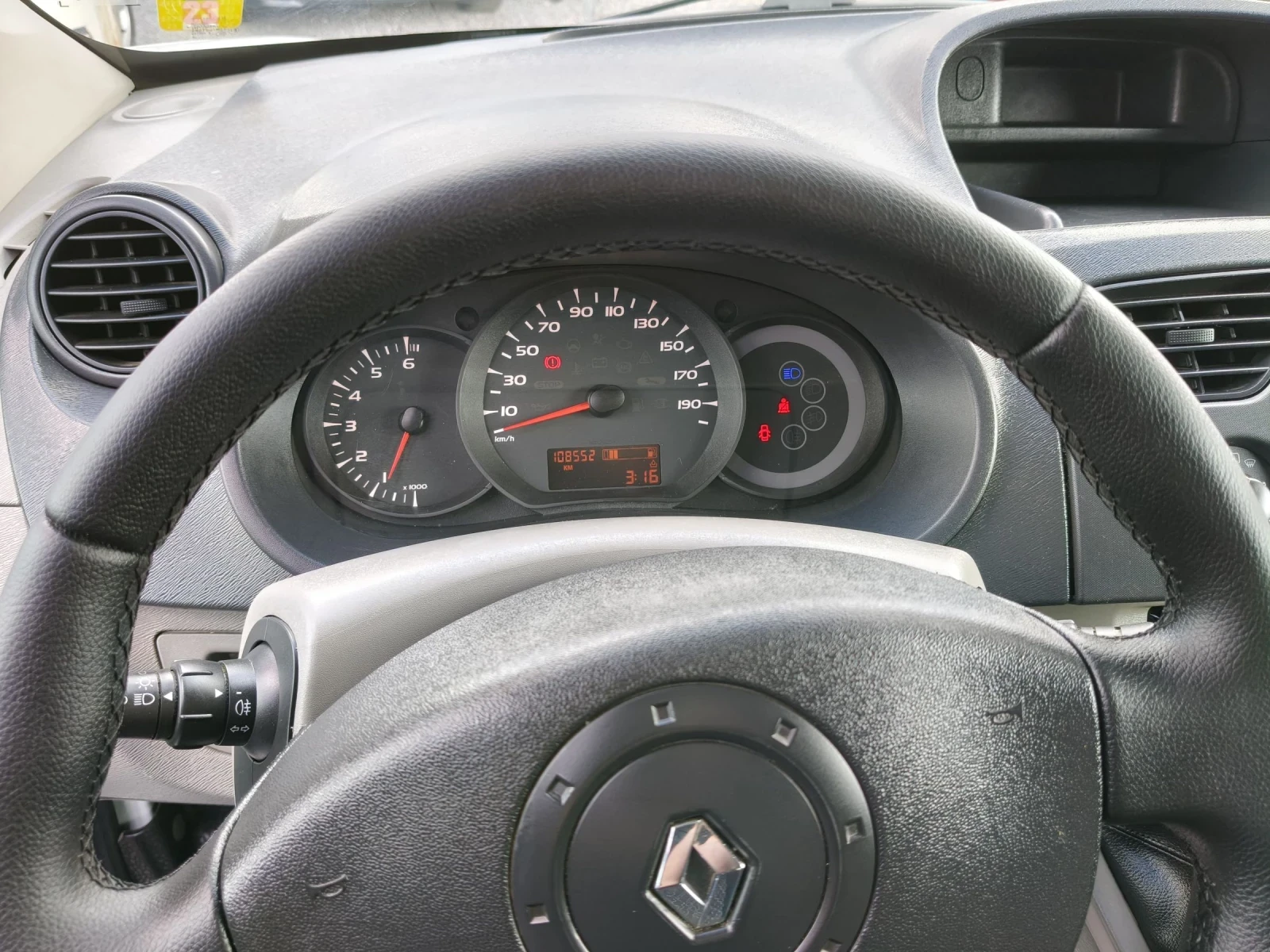 Renault Kangoo 1.5Dci, снимка 14 - Автомобили и джипове - 54414377