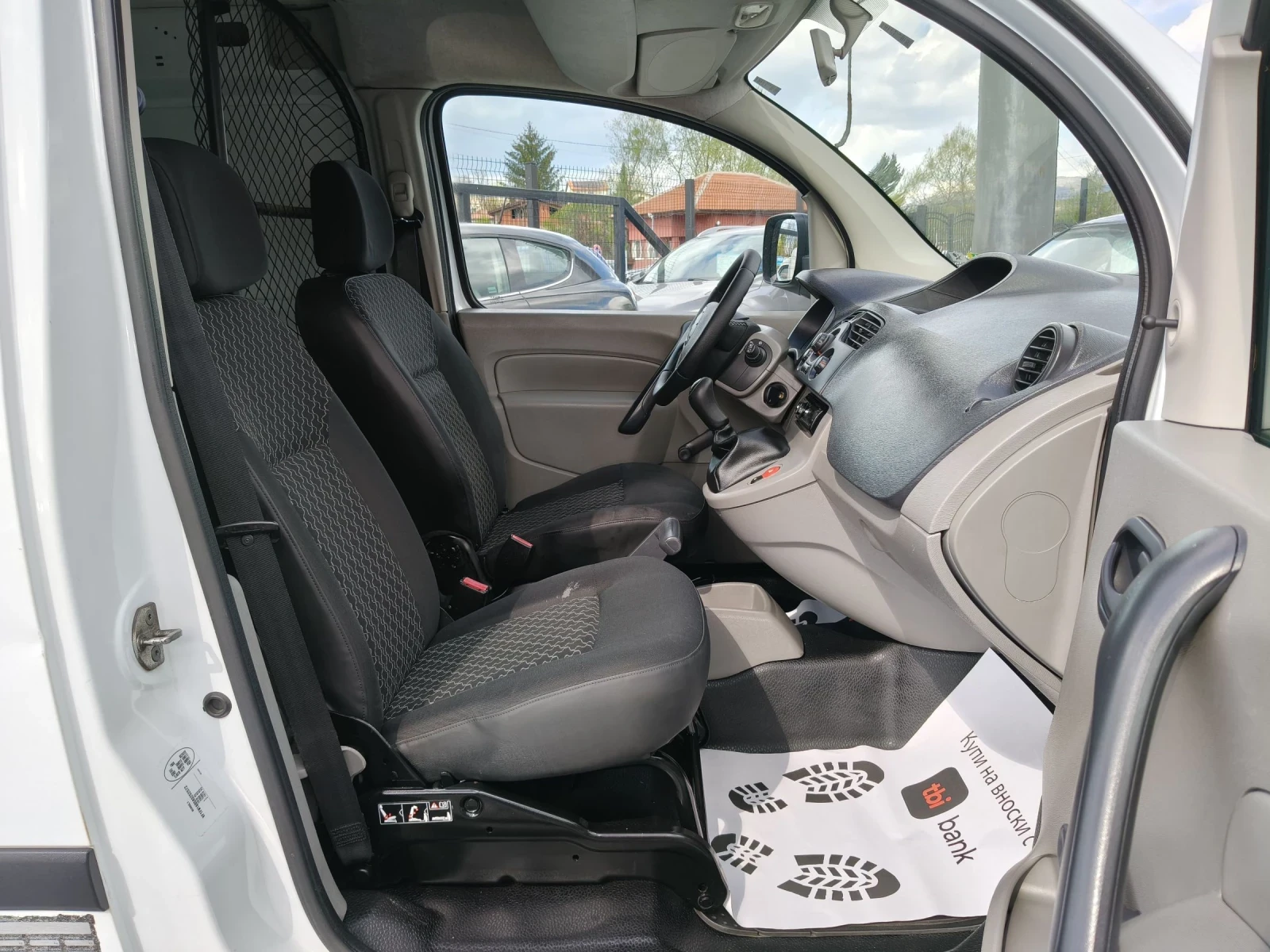 Renault Kangoo 1.5Dci, снимка 11 - Автомобили и джипове - 54414377