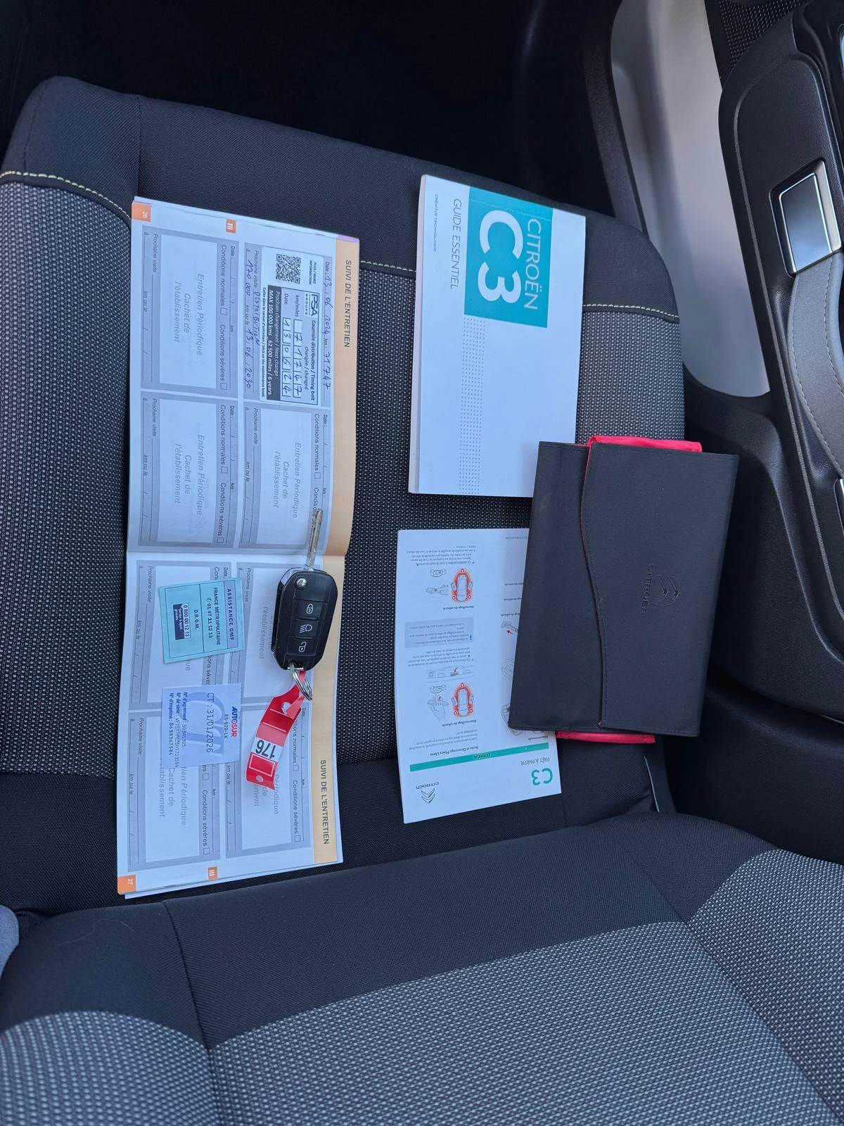 Citroen C3 1.2 i Service book, снимка 17 - Автомобили и джипове - 54417072