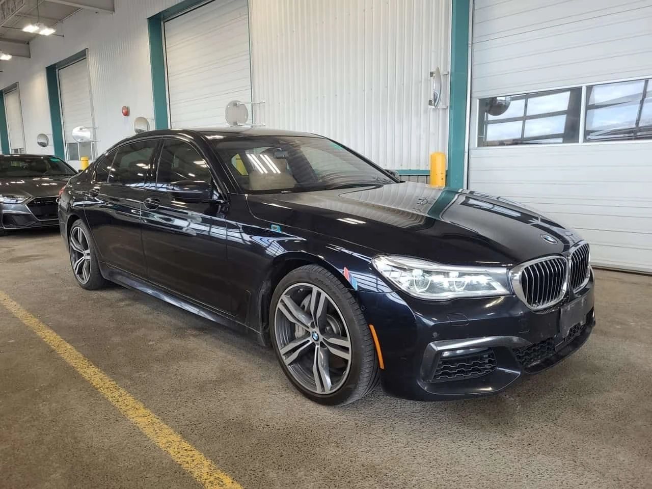 BMW 750 * CARFAX * АВТОКРЕДИТ БЕЗ ПЪРВОНАЧАЛНА ВНОСКА, снимка 2 - Автомобили и джипове - 54676352