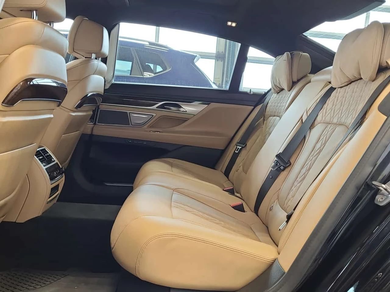BMW 750 * CARFAX * АВТОКРЕДИТ БЕЗ ПЪРВОНАЧАЛНА ВНОСКА, снимка 13 - Автомобили и джипове - 54676352