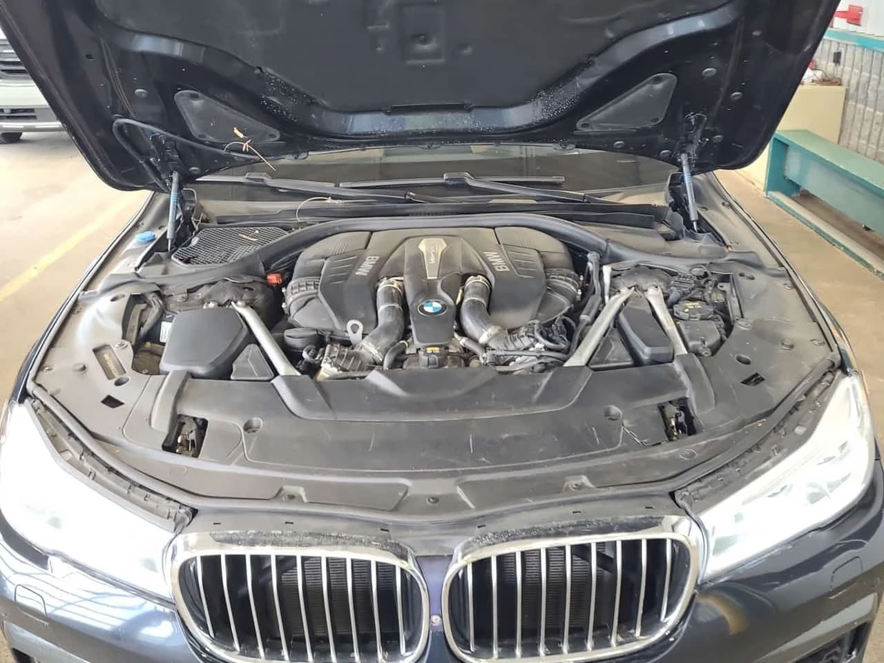BMW 750 * CARFAX * АВТОКРЕДИТ БЕЗ ПЪРВОНАЧАЛНА ВНОСКА, снимка 17 - Автомобили и джипове - 54676352