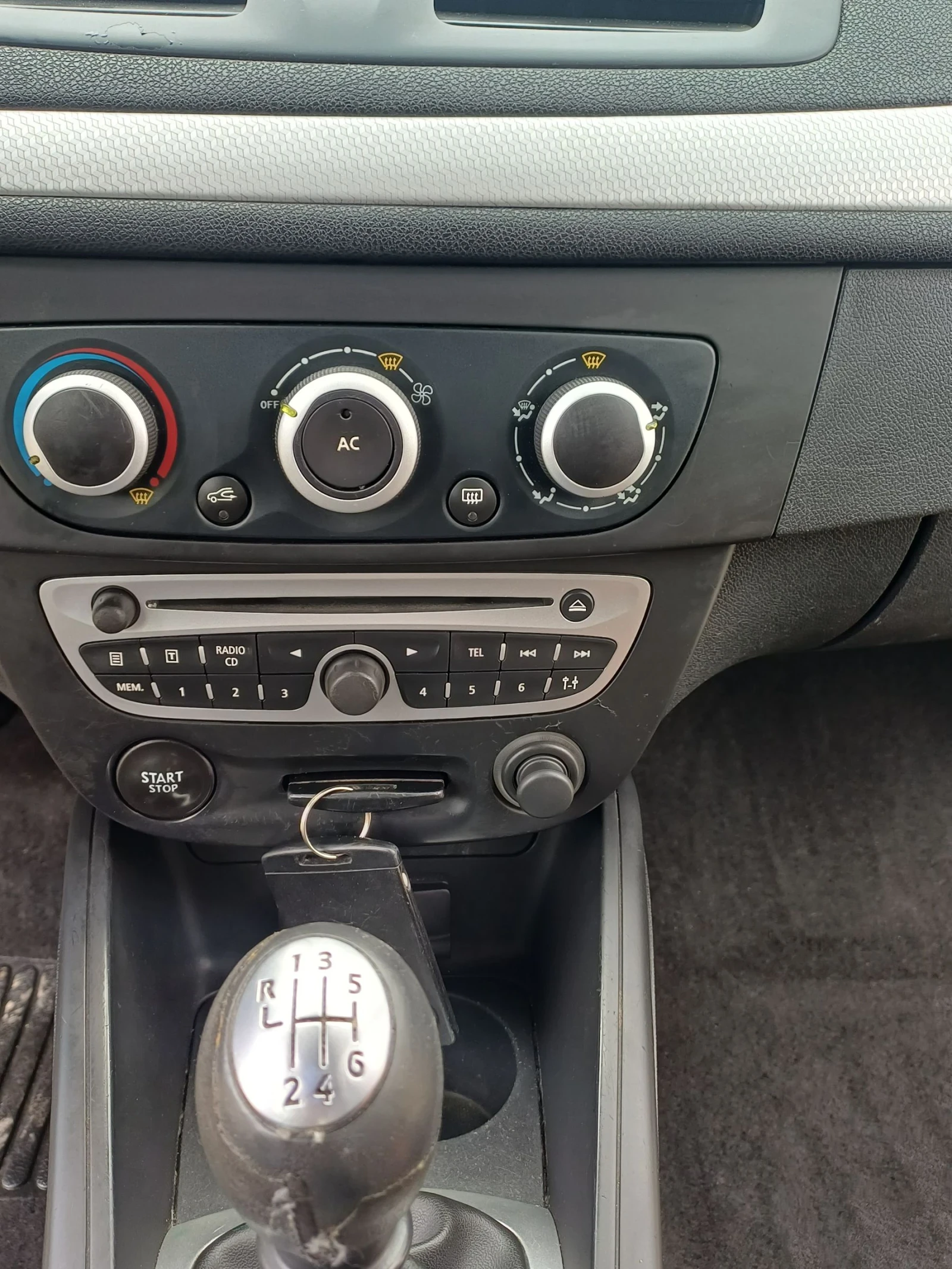 Renault Megane 1.5 DCI, снимка 14 - Автомобили и джипове - 54892541