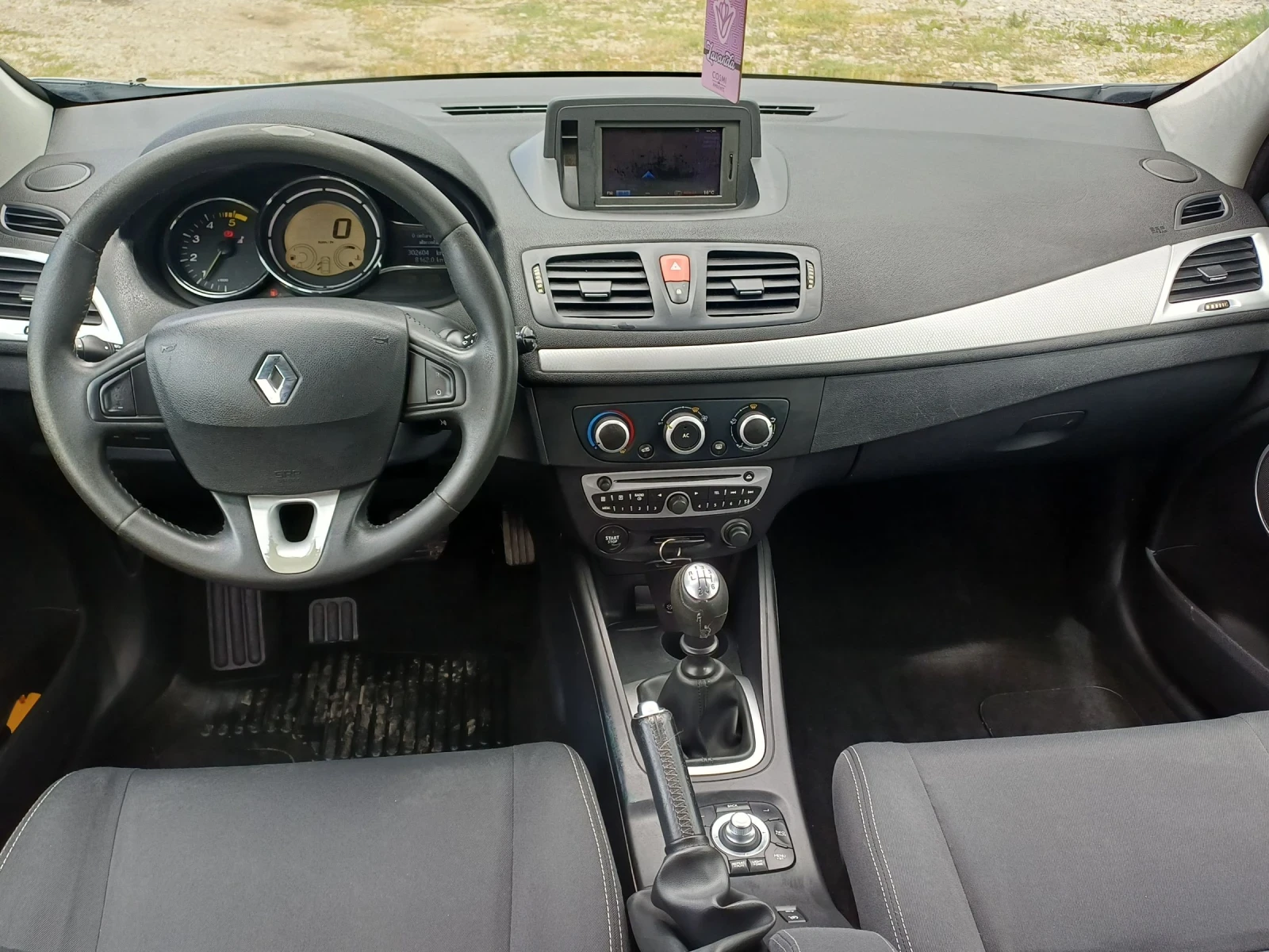 Renault Megane 1.5 DCI, снимка 9 - Автомобили и джипове - 54892541