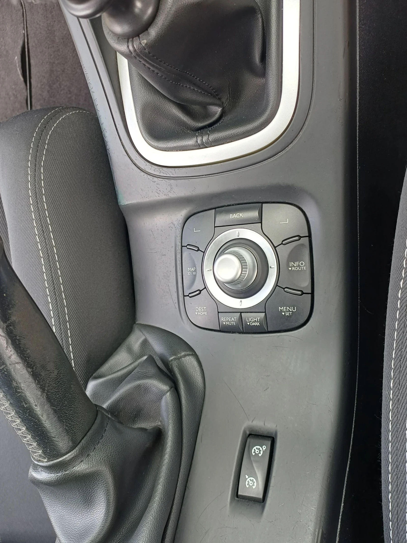 Renault Megane 1.5 DCI, снимка 15 - Автомобили и джипове - 54892541