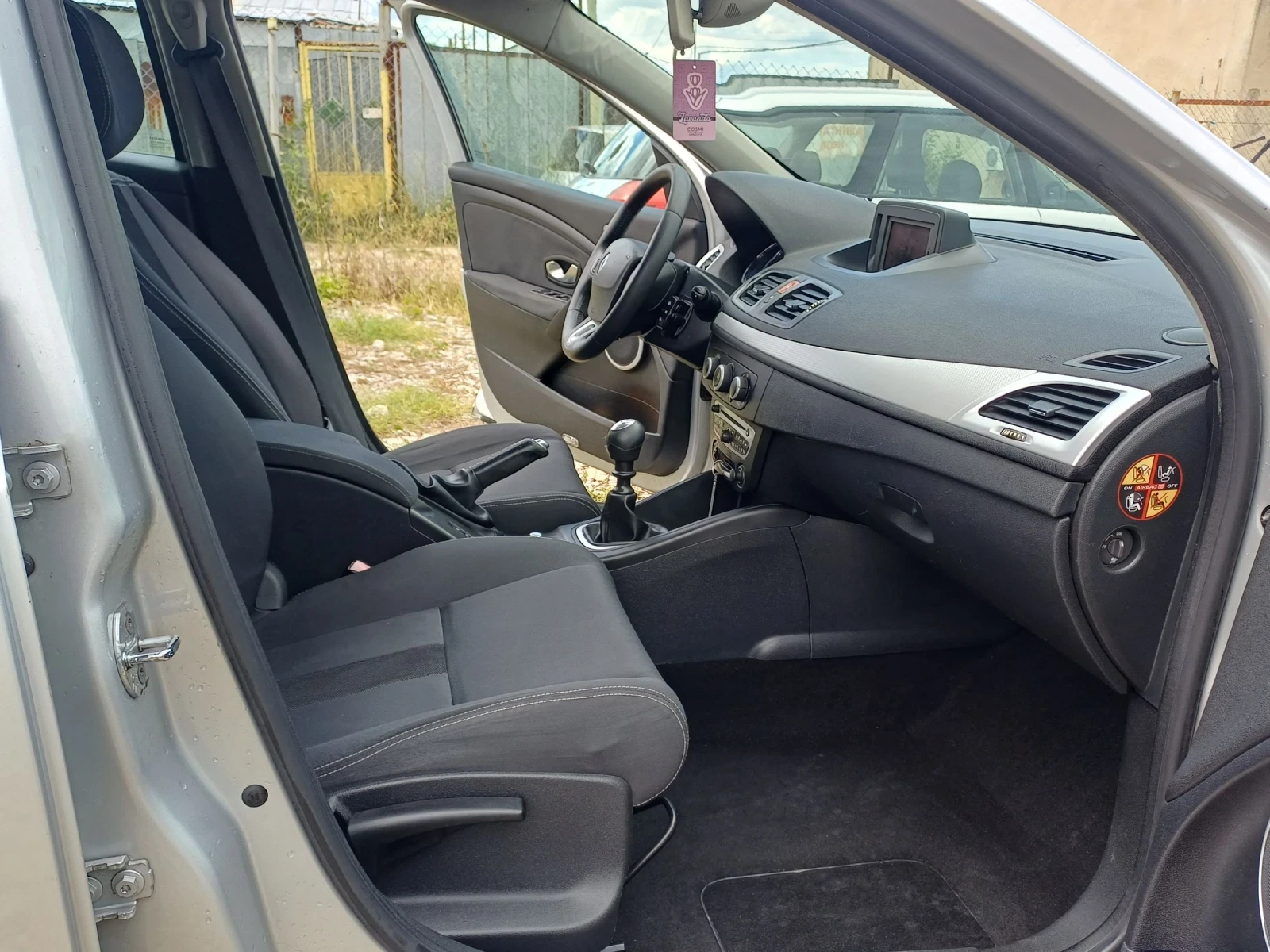 Renault Megane 1.5 DCI, снимка 16 - Автомобили и джипове - 54892541