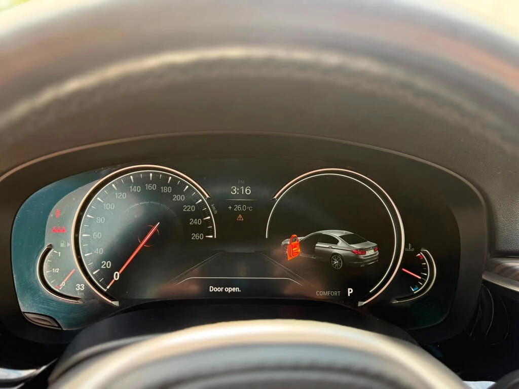 BMW 530 i* XDRIVE* MSPORT* HEAD UP* HARMAN/KARDON* КАМЕРА, снимка 8 - Автомобили и джипове - 55229765